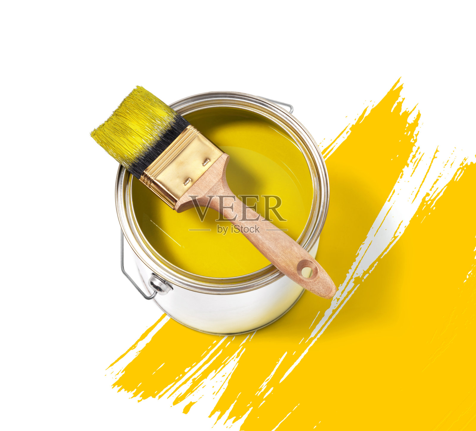 黄色的油漆罐，上面有刷子照片摄影图片