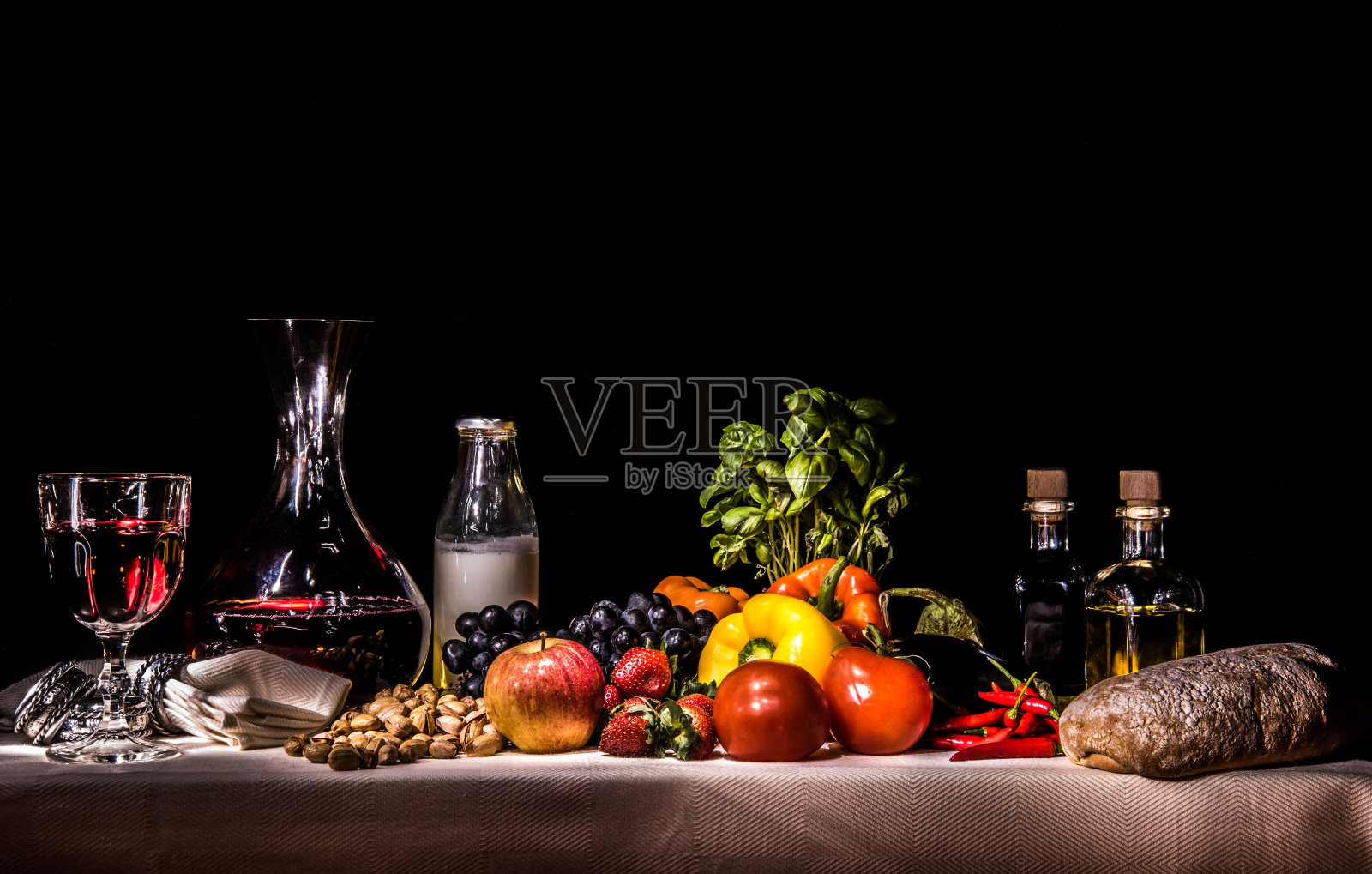 水果，蔬菜，牛奶，酒，油，醋，面包照片摄影图片