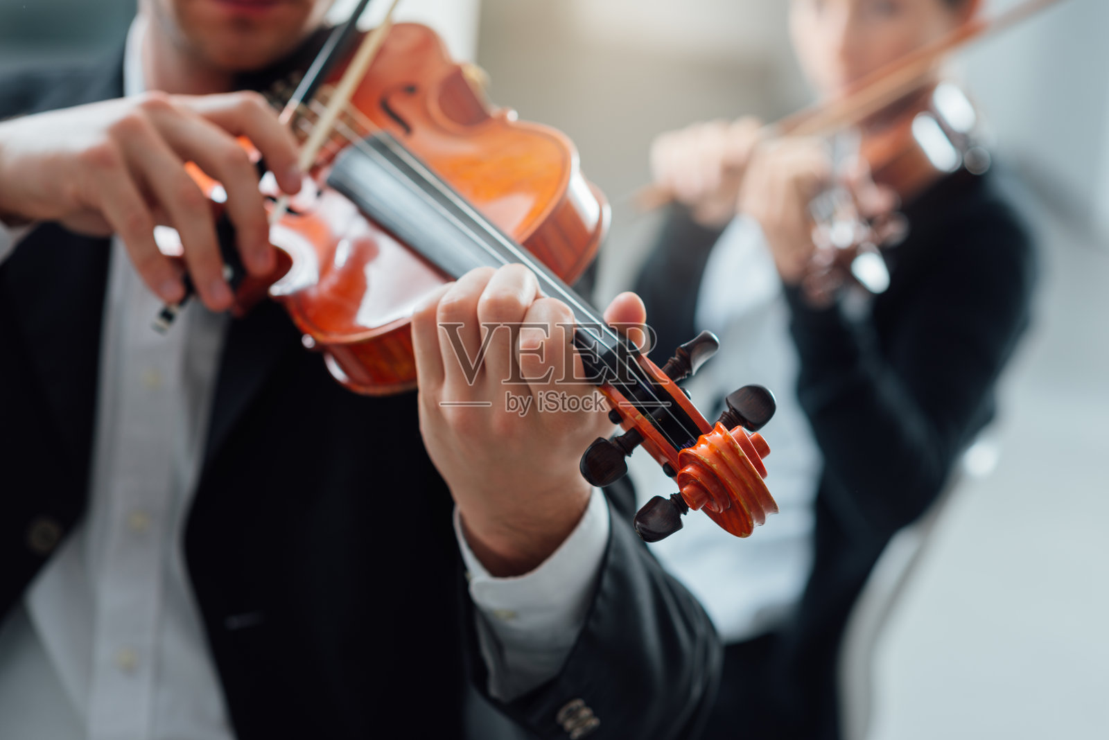 小提琴二重奏性能照片摄影图片