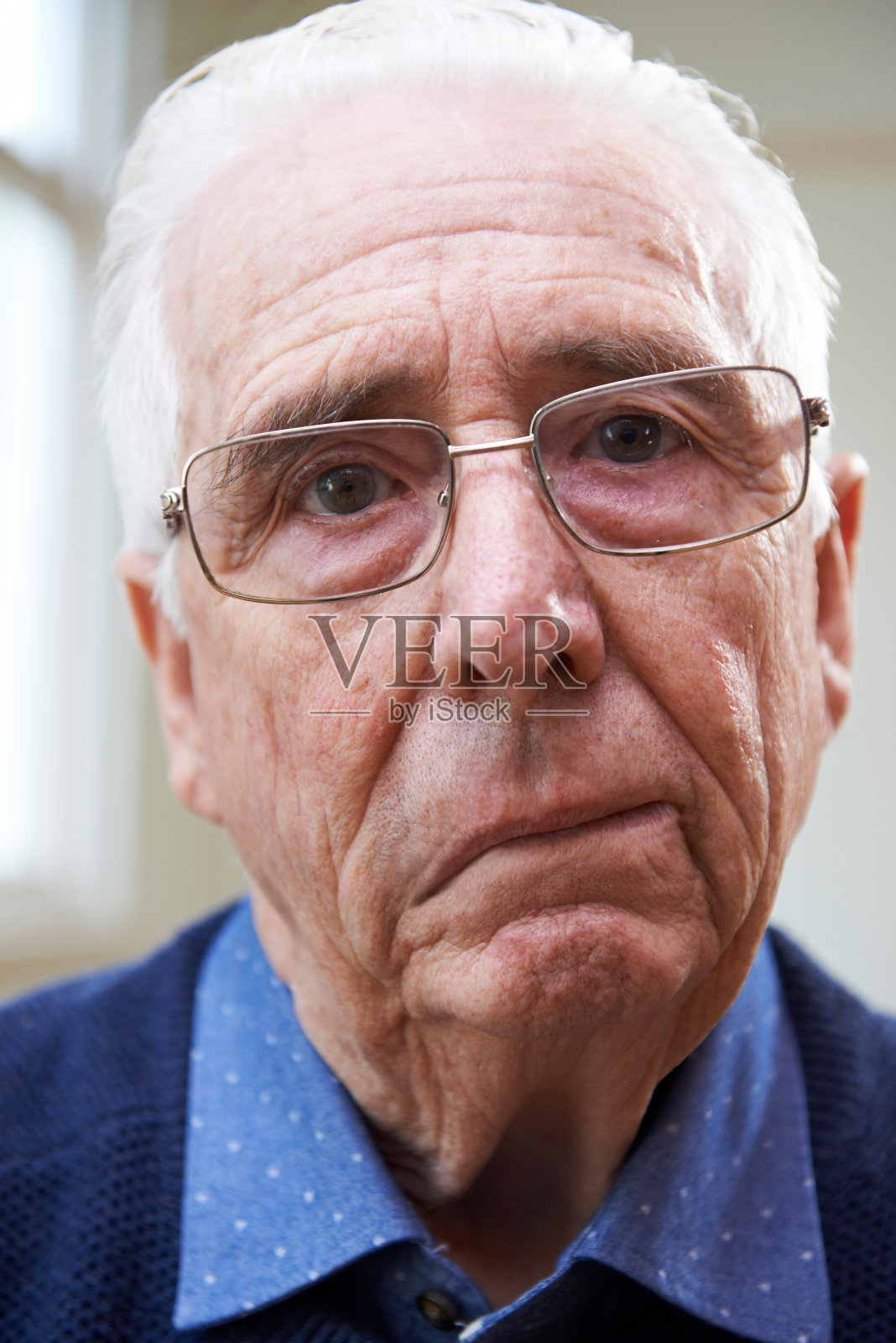 老年男子中风的肖像照片摄影图片