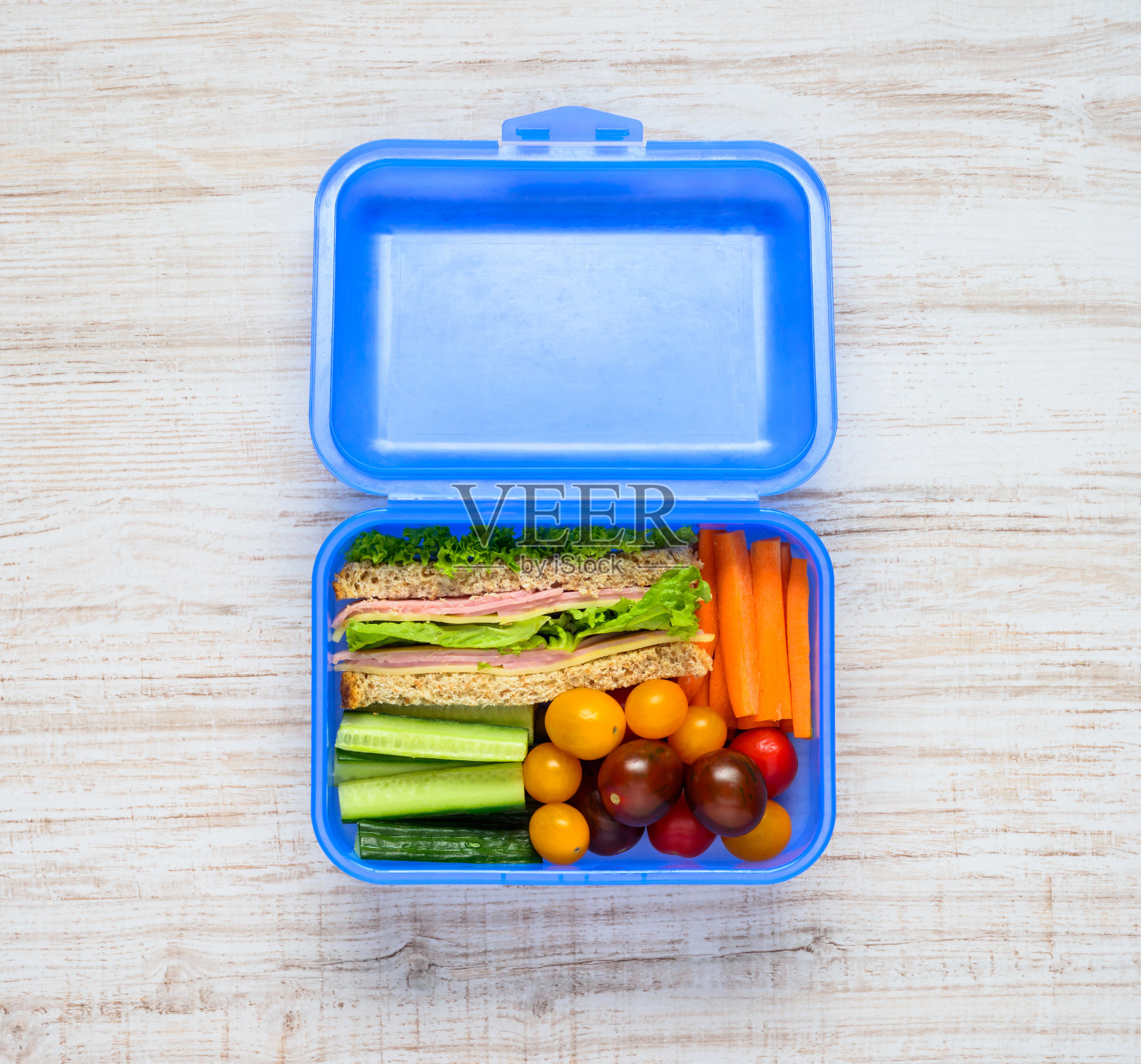 带蔬菜和三明治的蓝色午餐盒照片摄影图片