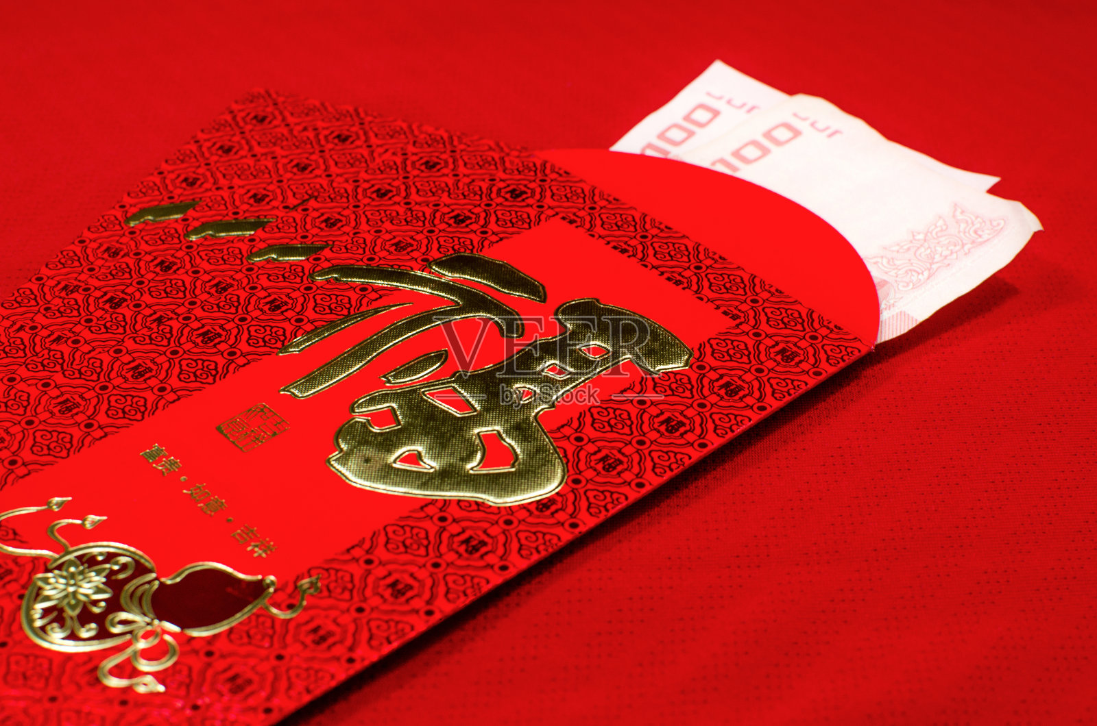 红包在中国农历新年的背景上。照片摄影图片