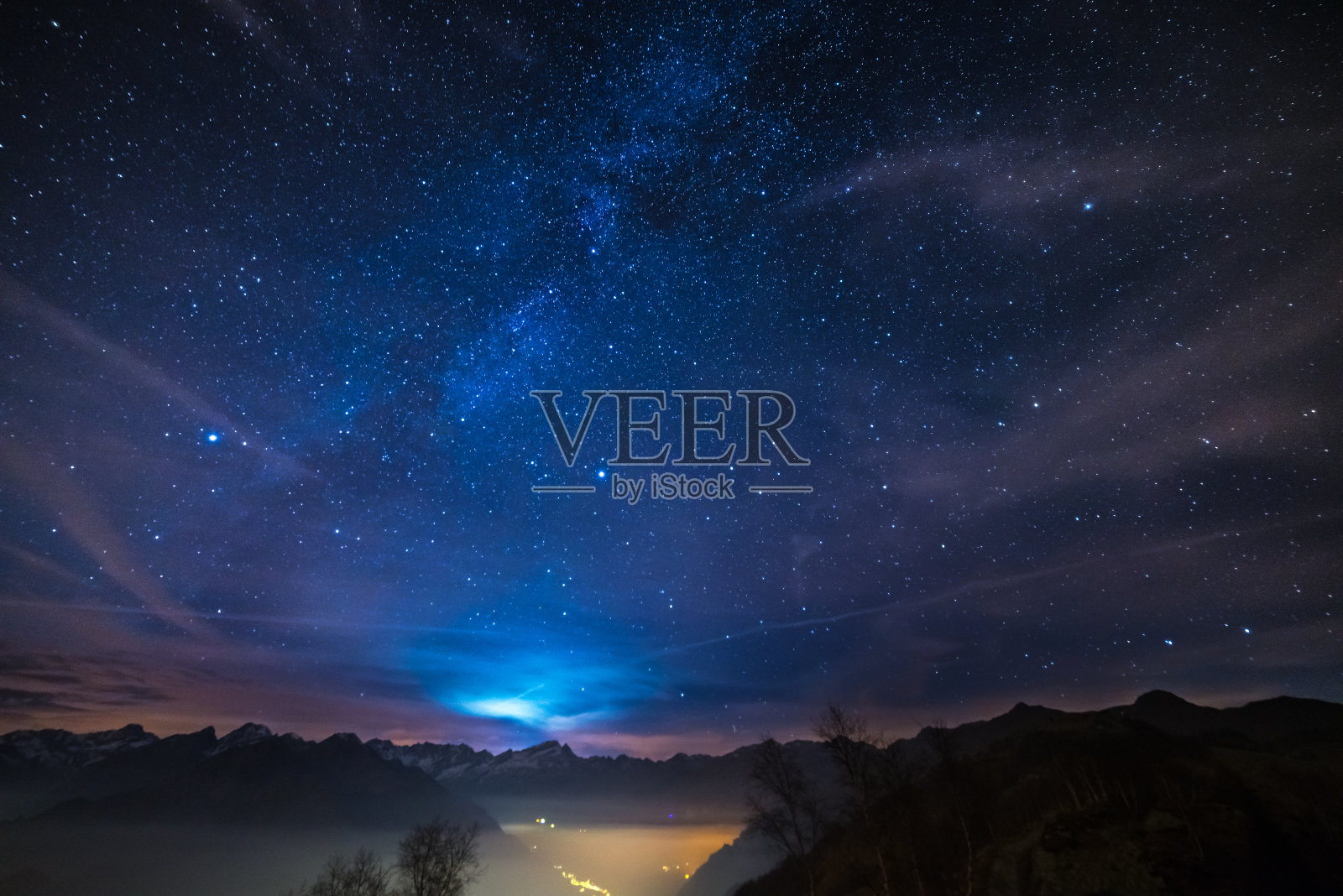 星空下的阿尔卑斯山之夜照片摄影图片