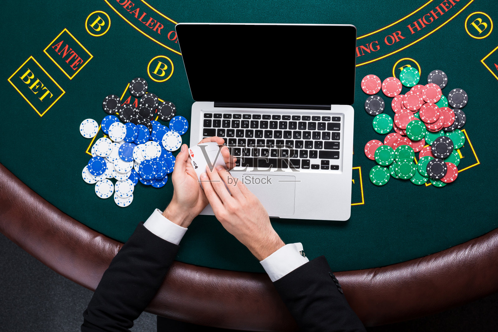 赌场，在线赌博，技术和人的概念-近距离照片摄影图片
