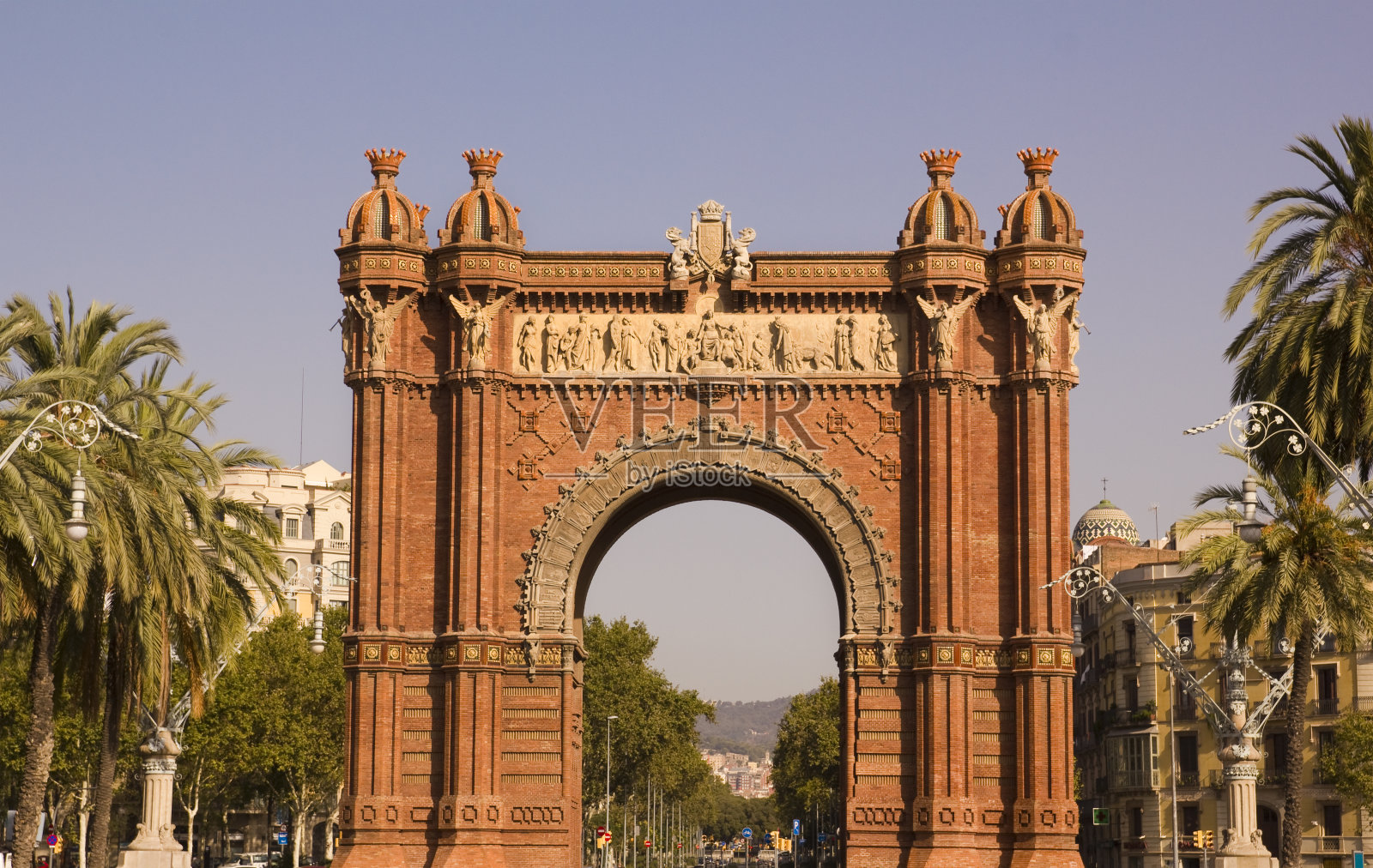 西班牙加泰罗尼亚巴塞罗那的凯旋门。照片摄影图片