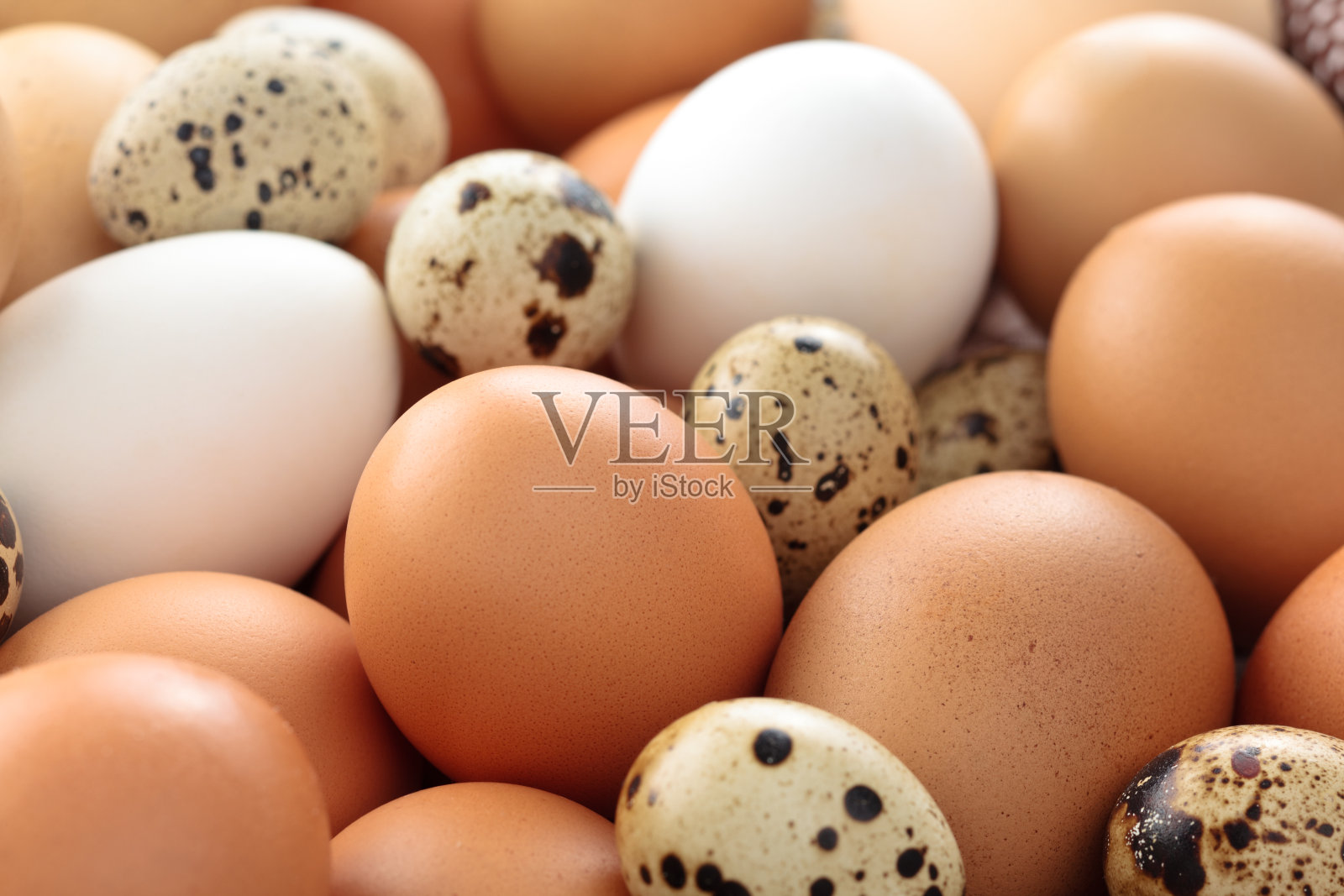 新鲜鸡蛋的背景。照片摄影图片