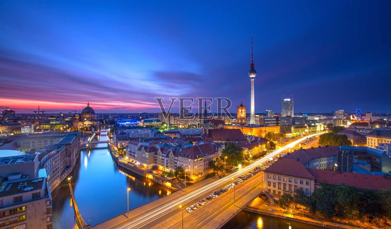 柏林天际线城市全景与蓝天日落和交通照片摄影图片