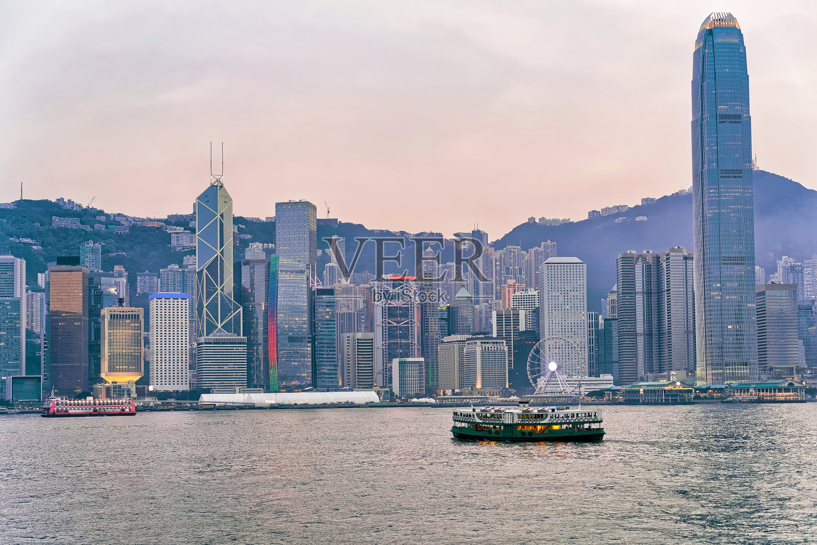 天星小轮和香港维多利亚港照片摄影图片