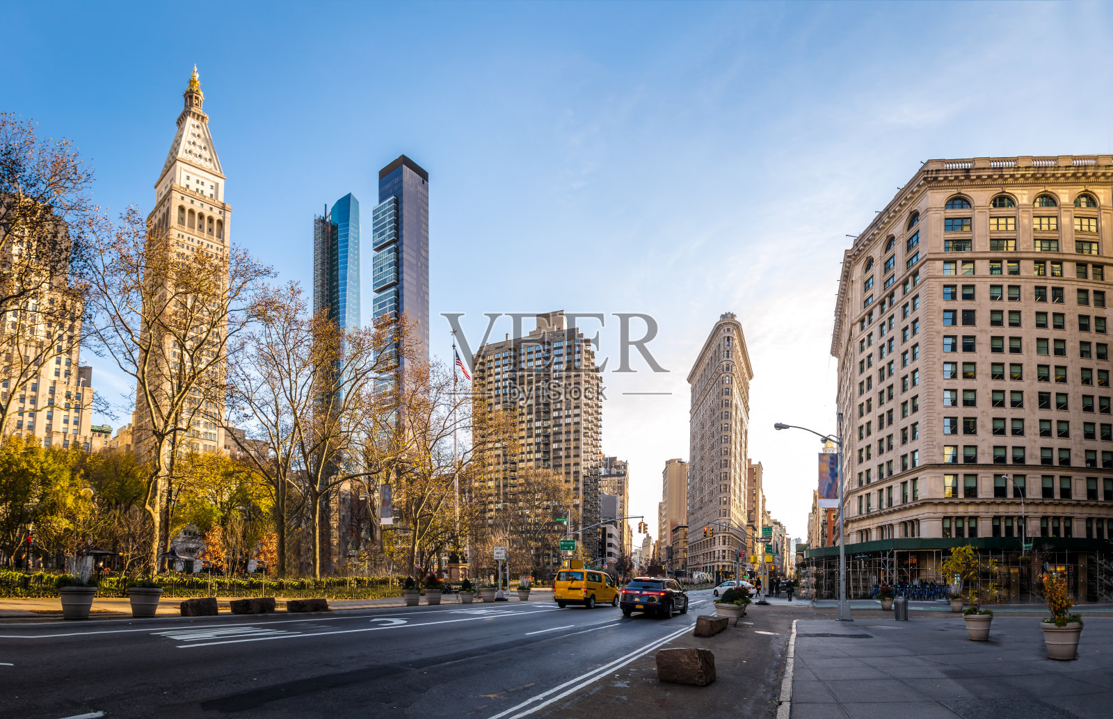 美国纽约市麦迪逊广场公园周围的建筑物照片摄影图片