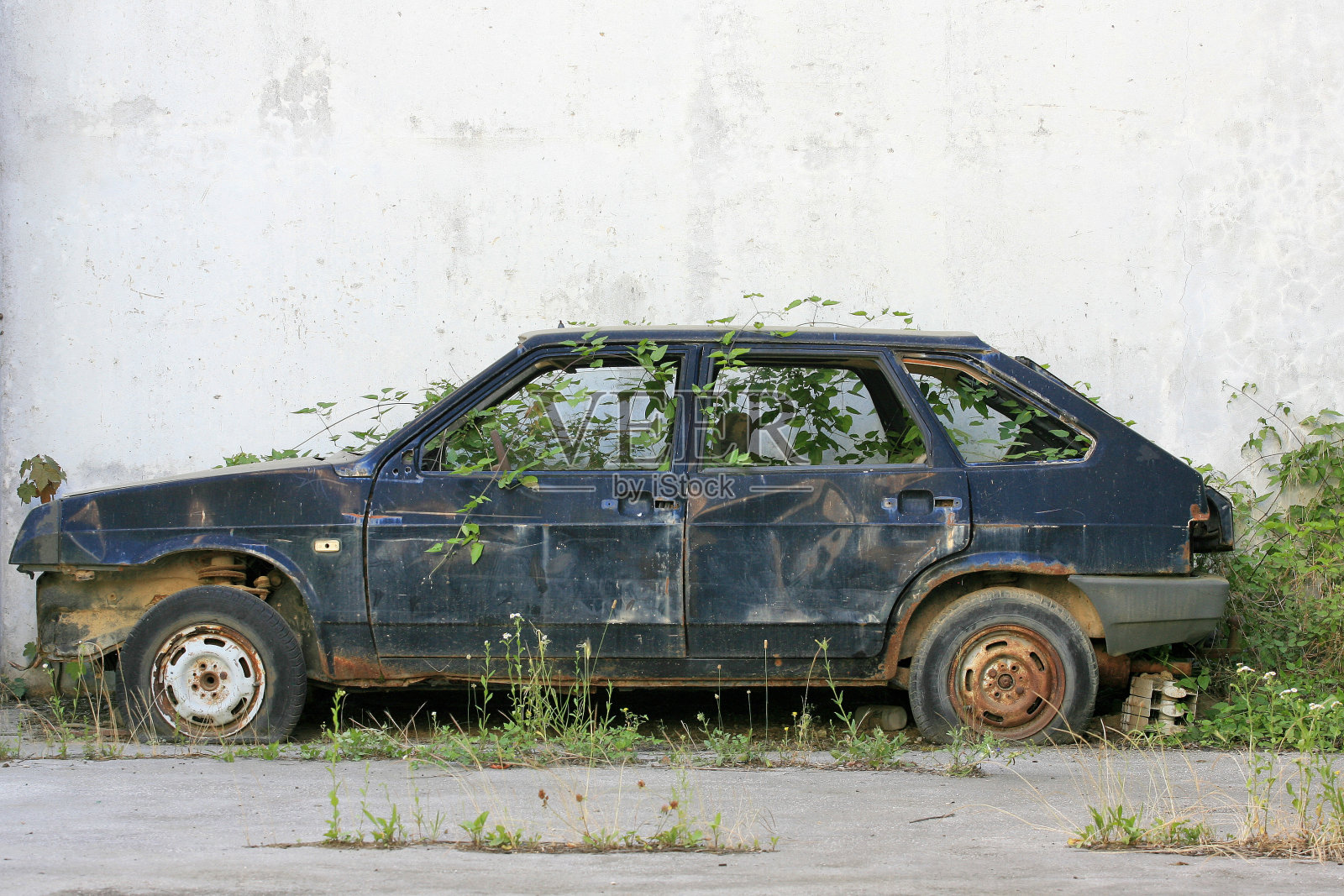 废弃的旧汽车照片摄影图片