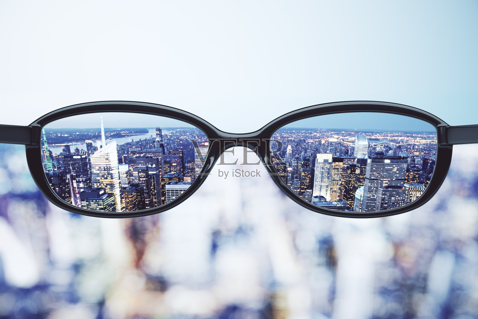 清晰的视觉概念，配上眼镜，夜视大都市照片摄影图片