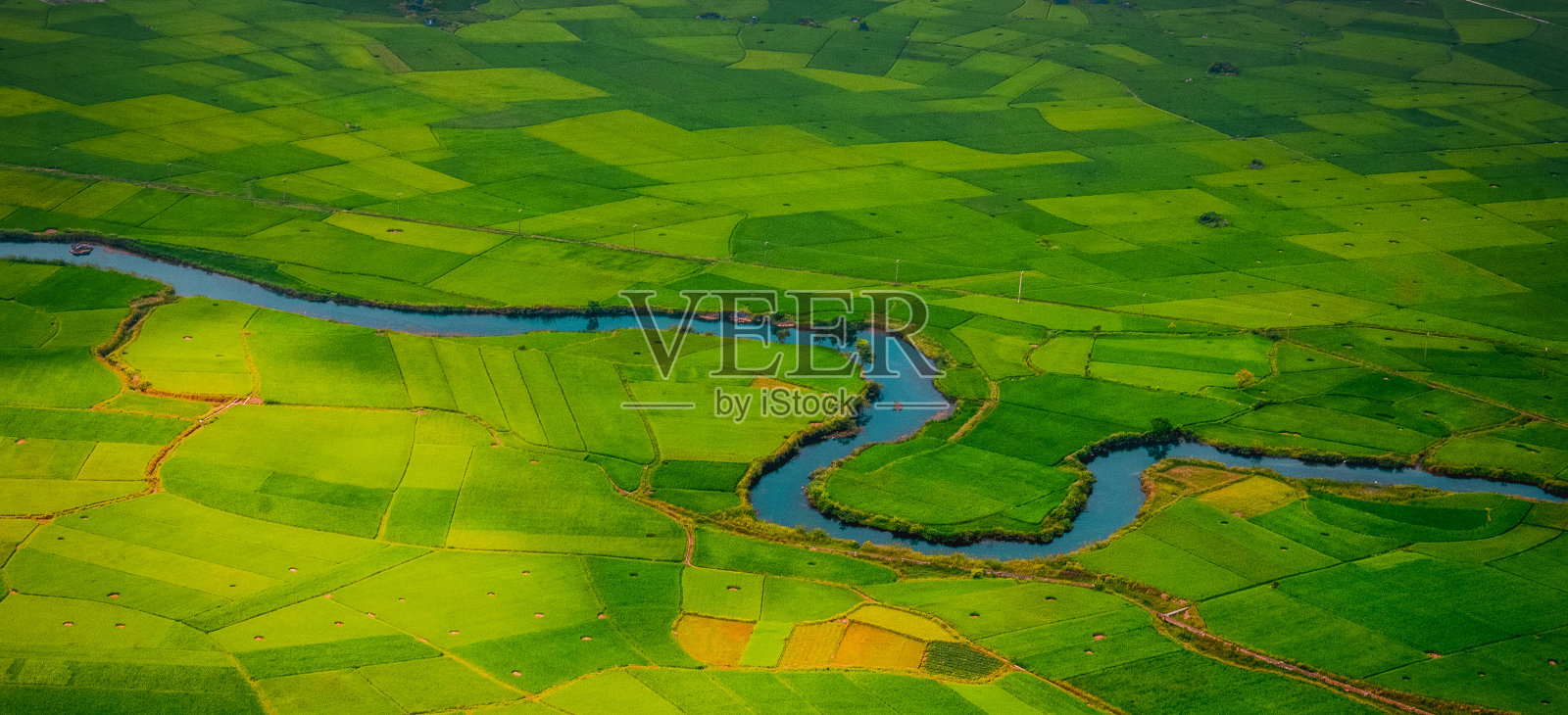 越南Bac Son山谷中的村庄，有稻田照片摄影图片