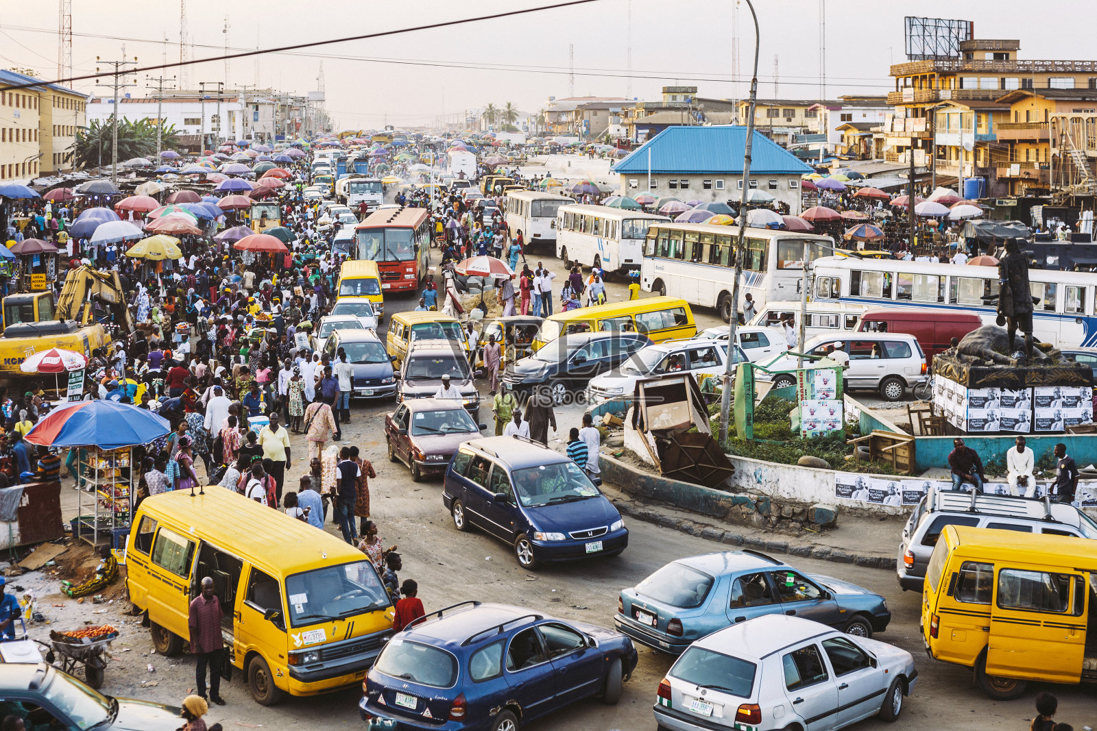 非洲城镇繁忙的街道。拉各斯,尼日利亚。照片摄影图片