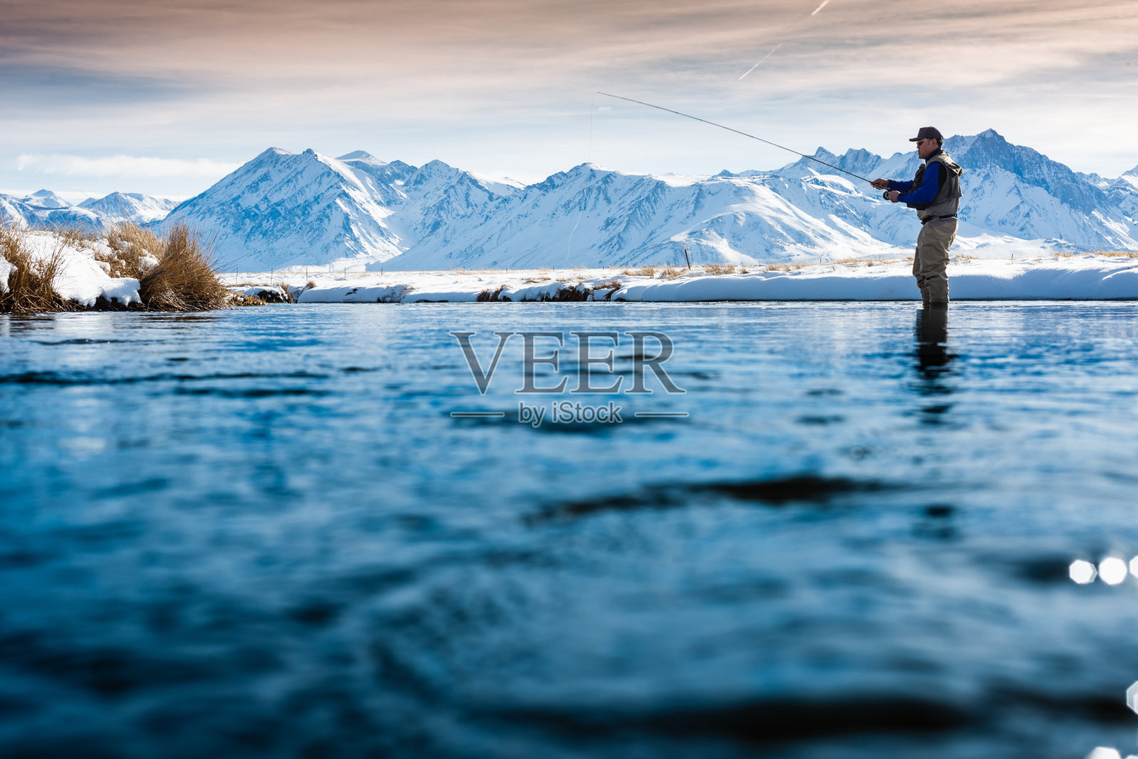 冬季飞行渔夫照片摄影图片