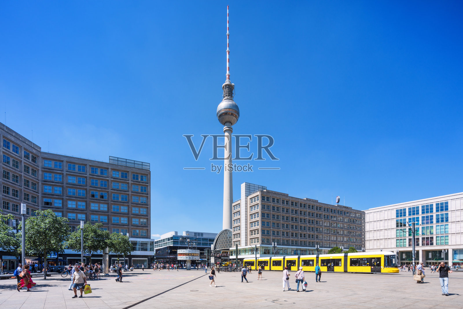德国柏林，米特，柏林亚历山大广场，黄色有轨电车照片摄影图片