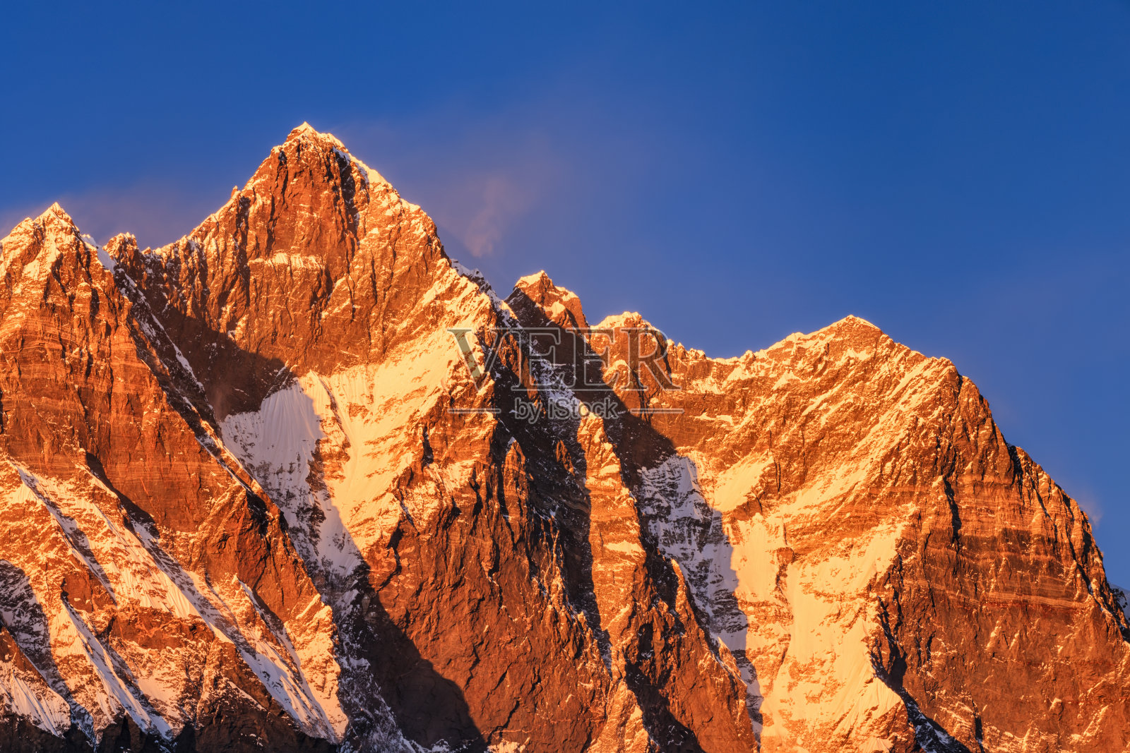 尼泊尔Lhotse山上的日落照片摄影图片
