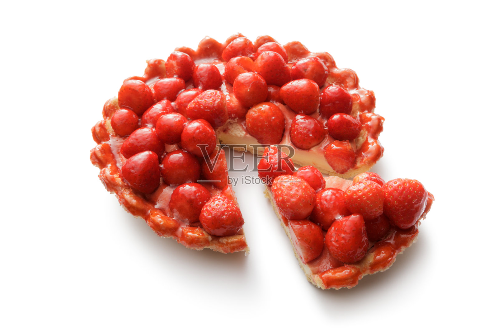酥皮:白色背景上的草莓馅饼照片摄影图片