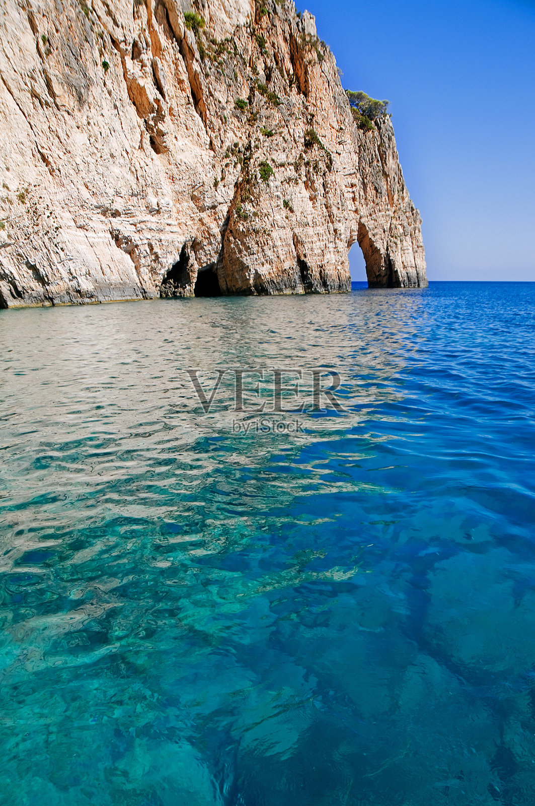 爱奥尼亚海的蓝色洞穴照片摄影图片