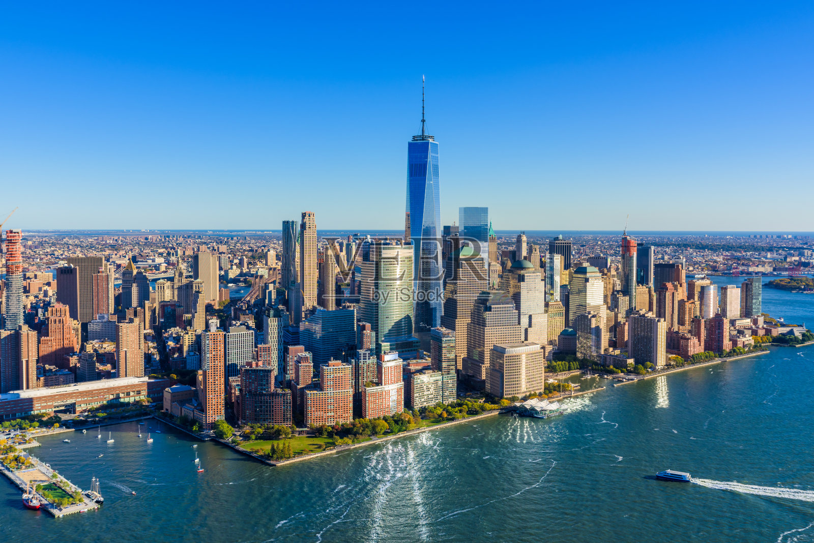 纽约市中心曼哈顿天际线鸟瞰图，自由塔照片摄影图片
