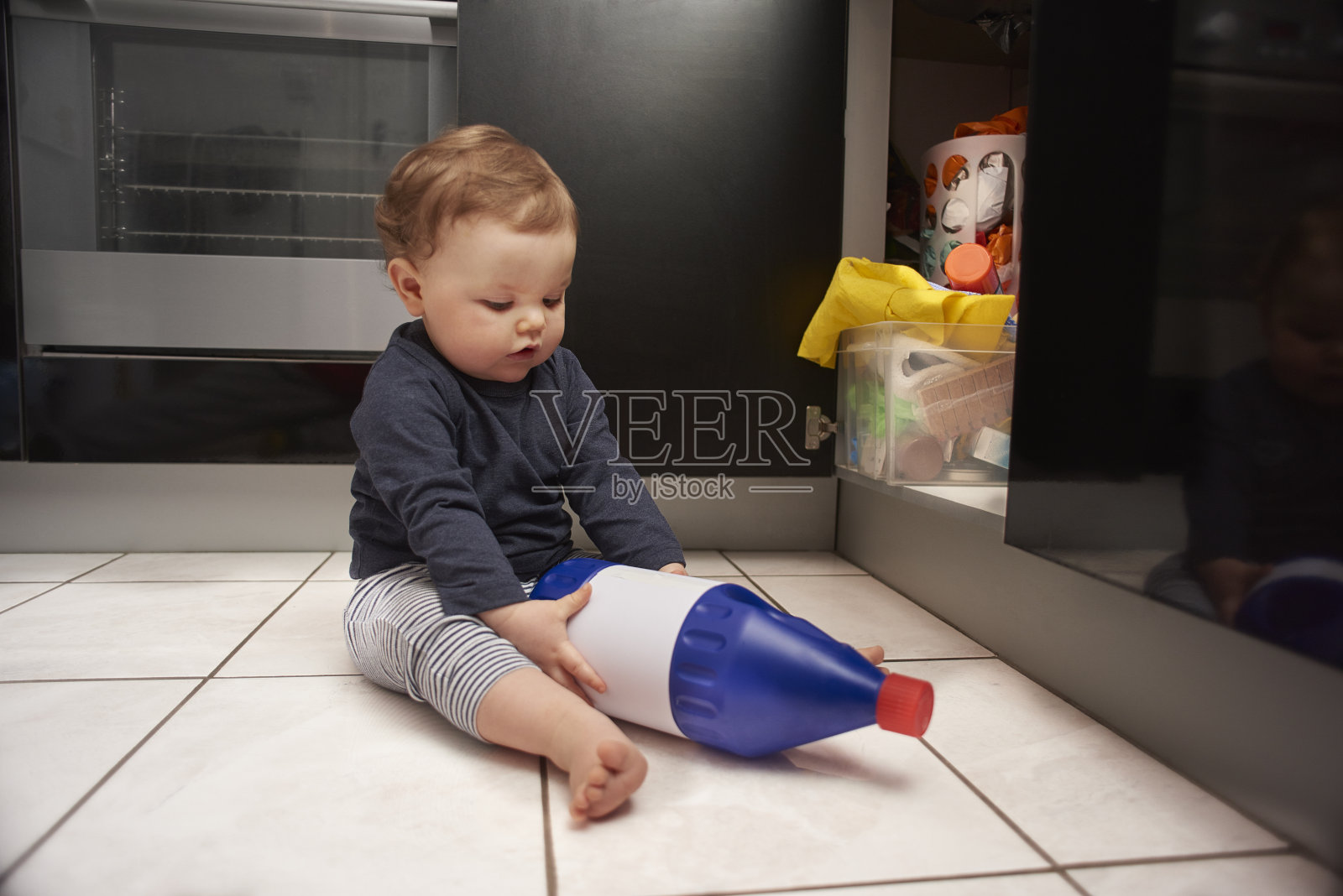 婴儿漂白剂厨房危险照片摄影图片