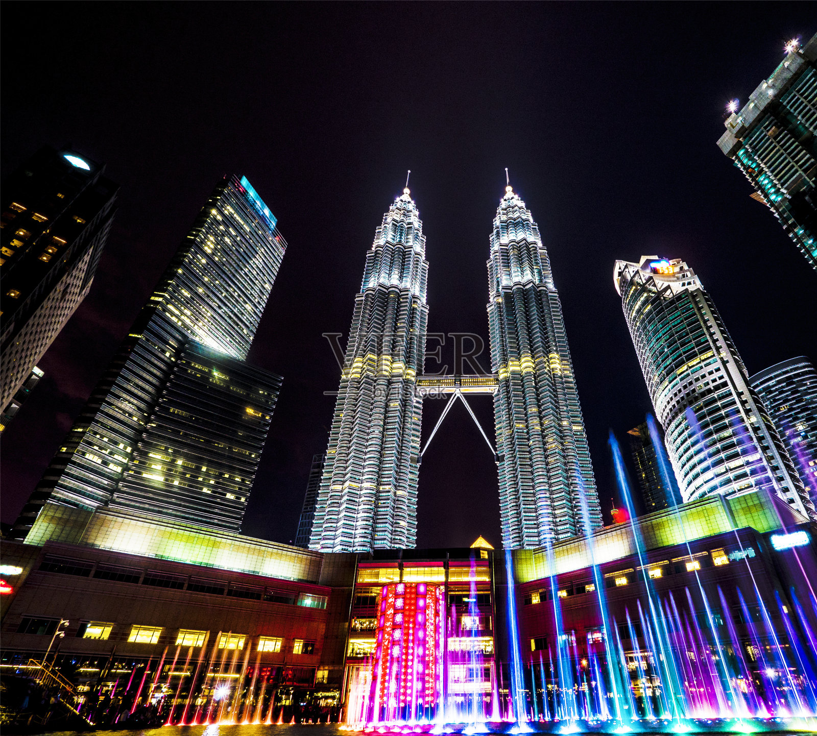 吉隆坡夜晚的现代天际线照片摄影图片