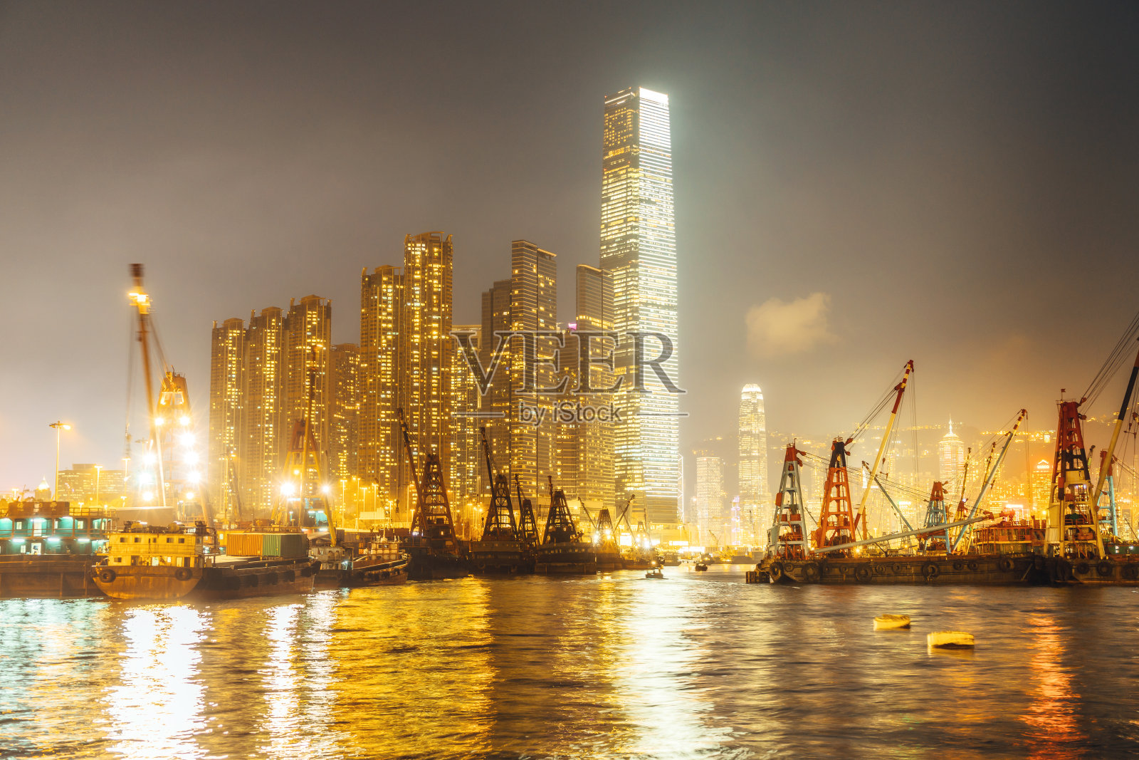 香港天际线及货柜货轮照片摄影图片