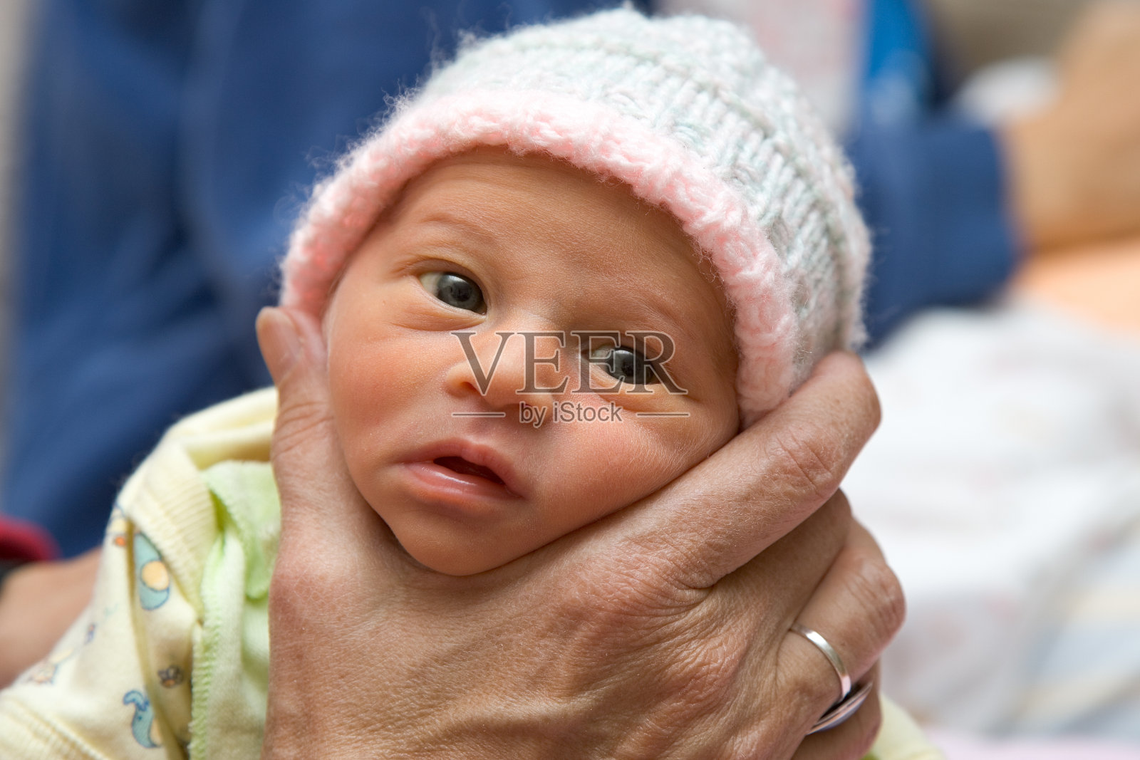 婴儿- 5天大的早产儿照片摄影图片