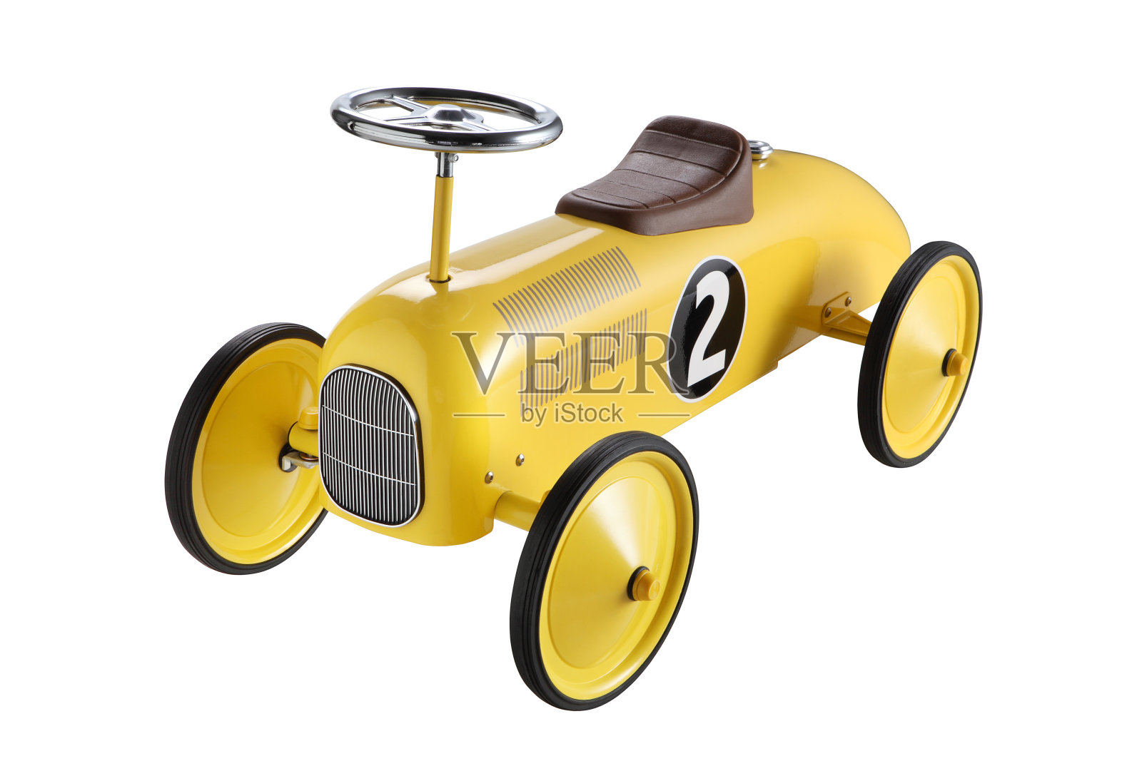 一辆黄色的玩具车，有大轮子，旁边有一个数字2照片摄影图片