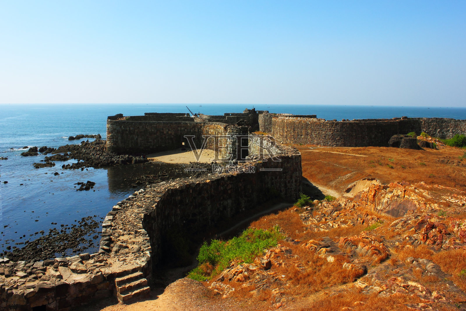印度马哈拉施特拉邦康坎岛上的希瓦吉时代的Sindhudurg Fort照片摄影图片