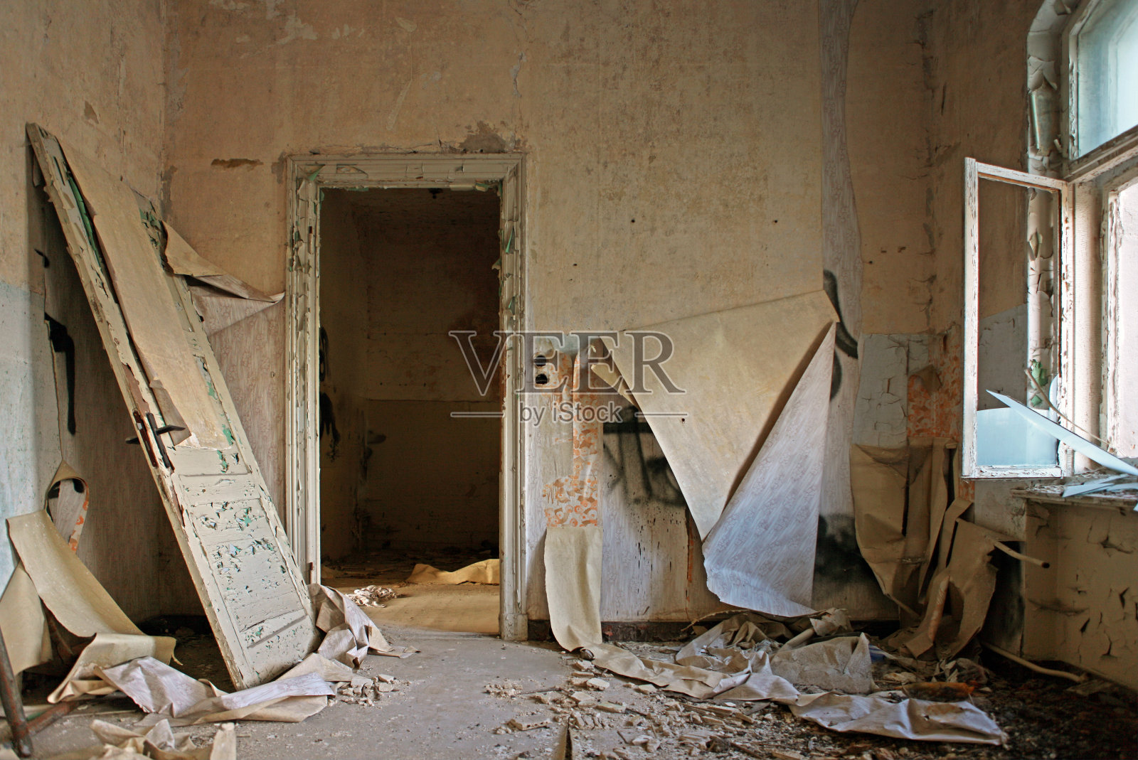 被废弃的家庭内部和拆卸的固定装置照片摄影图片