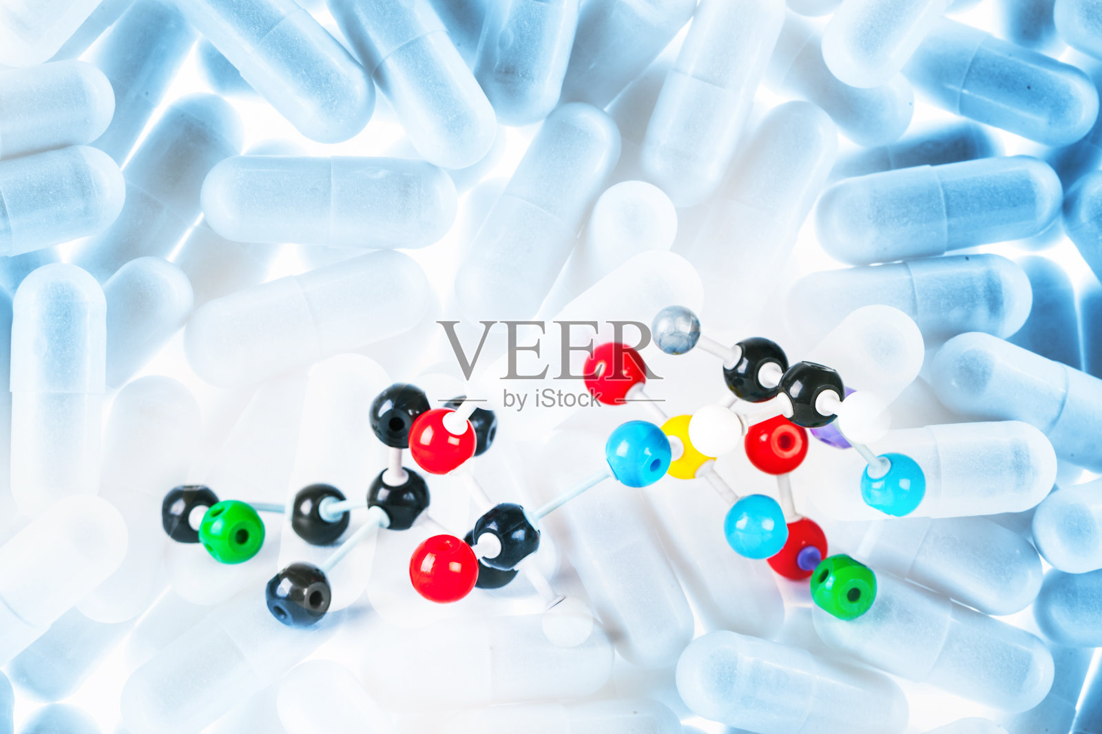 白色和彩色球的分子结构照片摄影图片