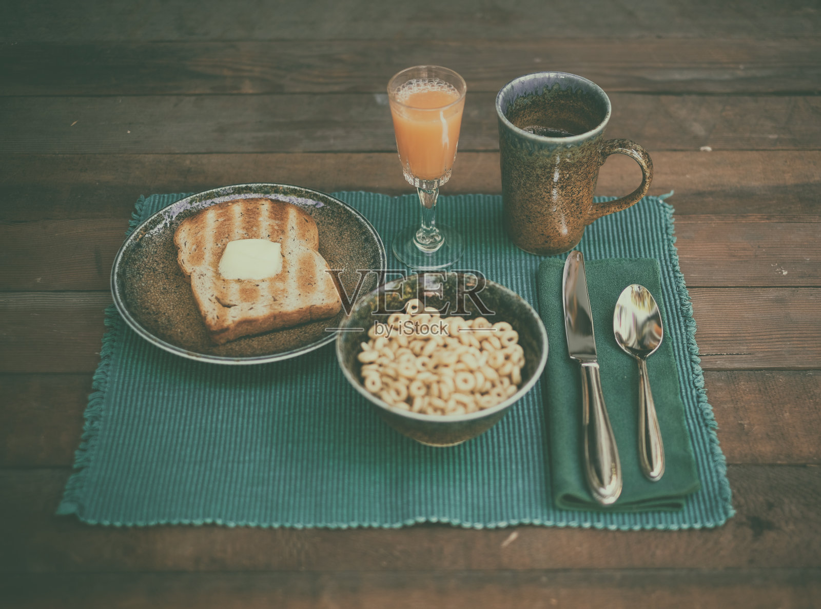 乡村餐桌上的健康早餐照片摄影图片