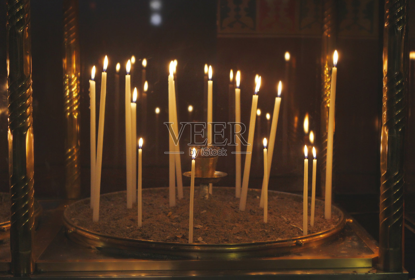 蜡烛在教堂照片摄影图片
