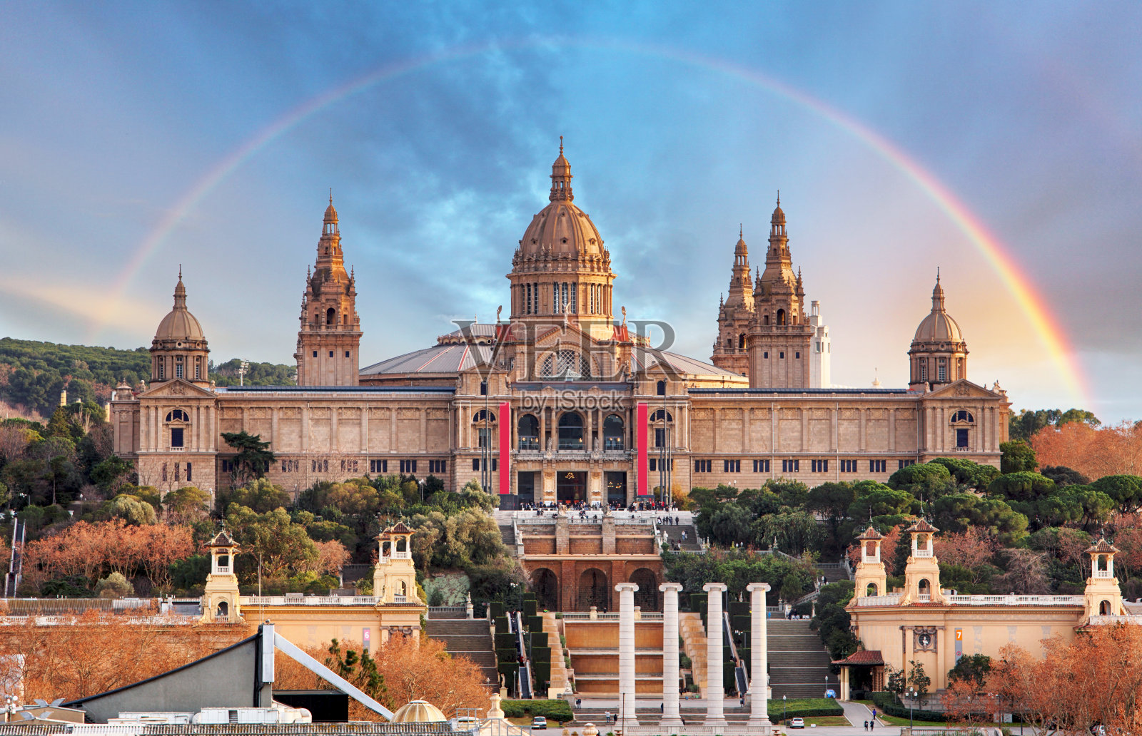 MNAC在巴塞罗那与彩虹照片摄影图片