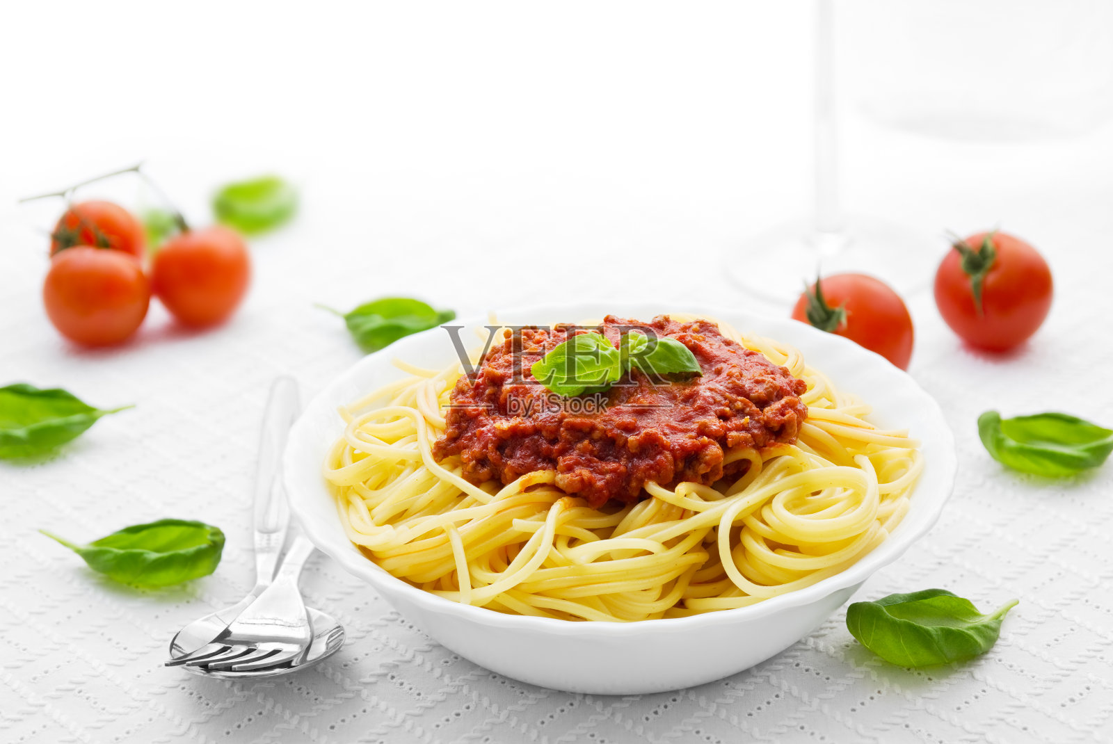 意大利番茄牛肉面餐照片摄影图片