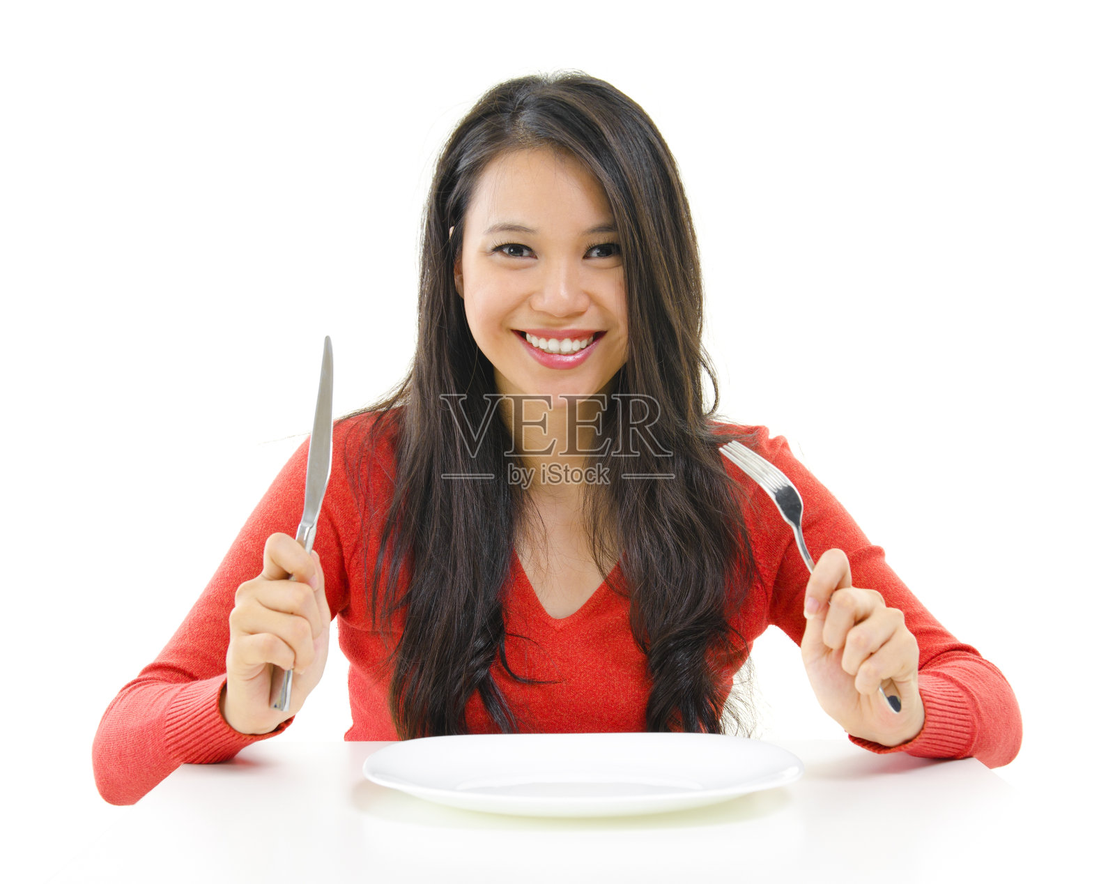一个女人拿着刀叉准备吃饭照片摄影图片