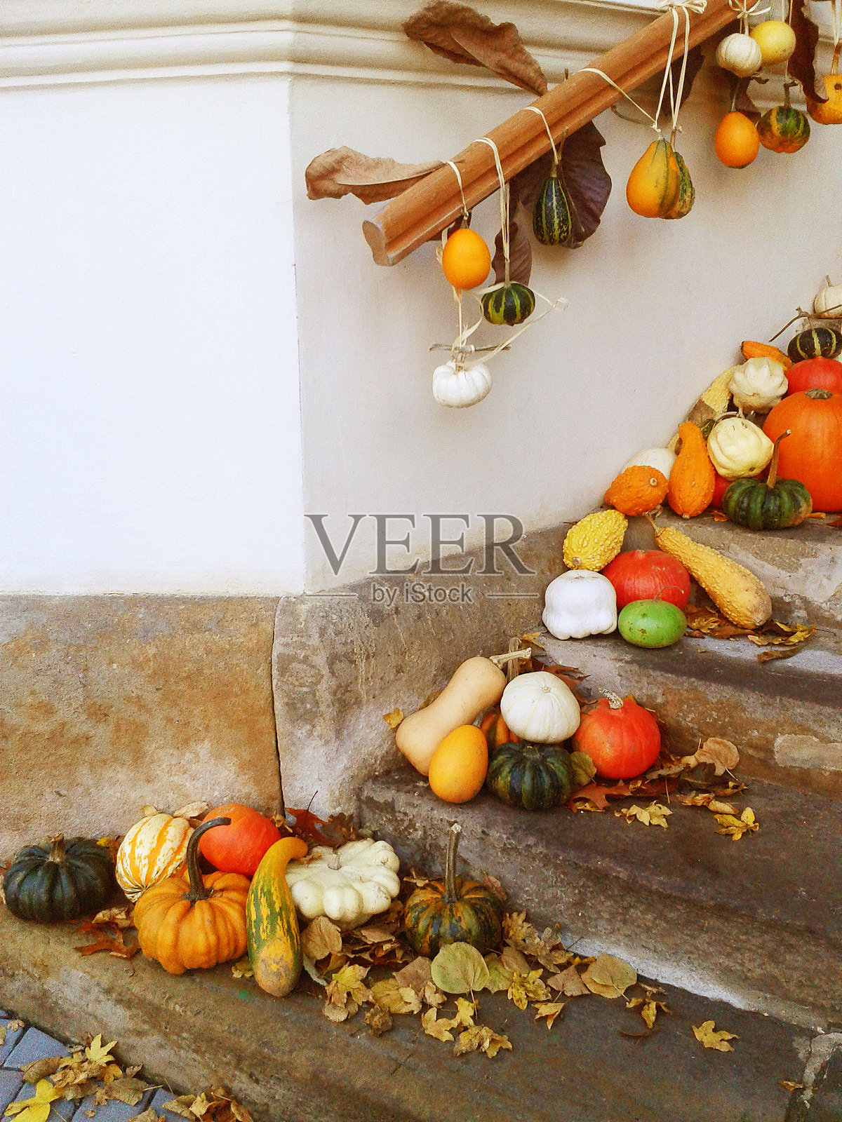 秋天的楼梯装饰照片摄影图片