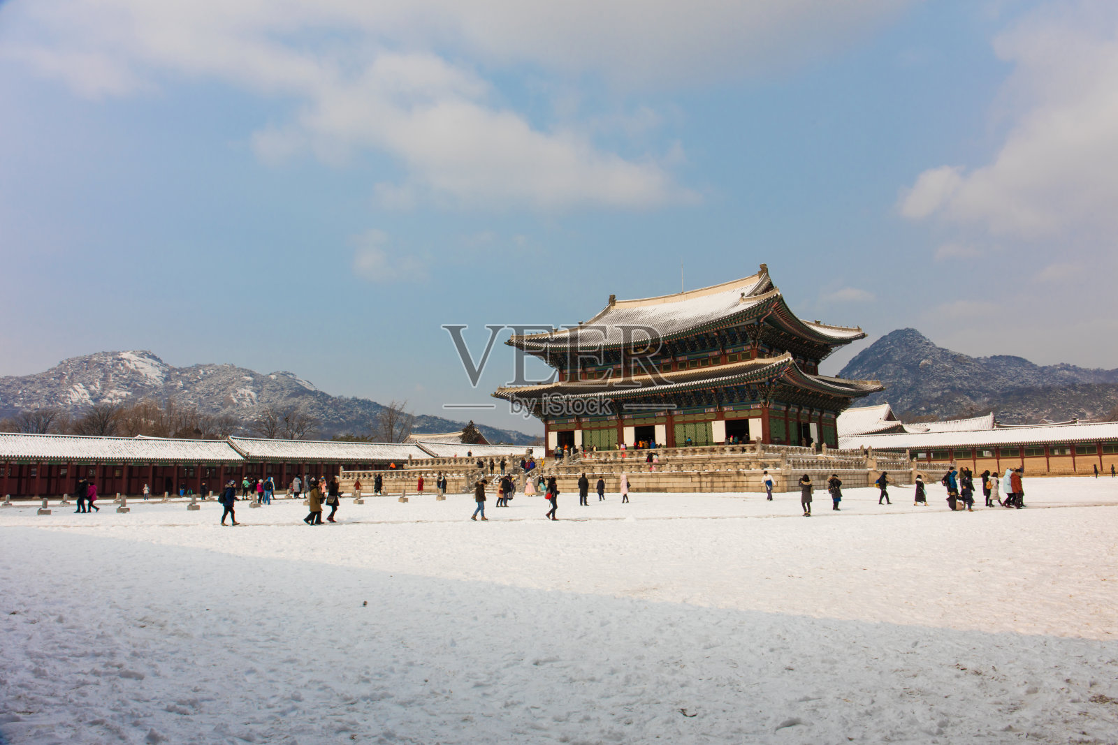 韩国首尔庆福宫的冬天。照片摄影图片