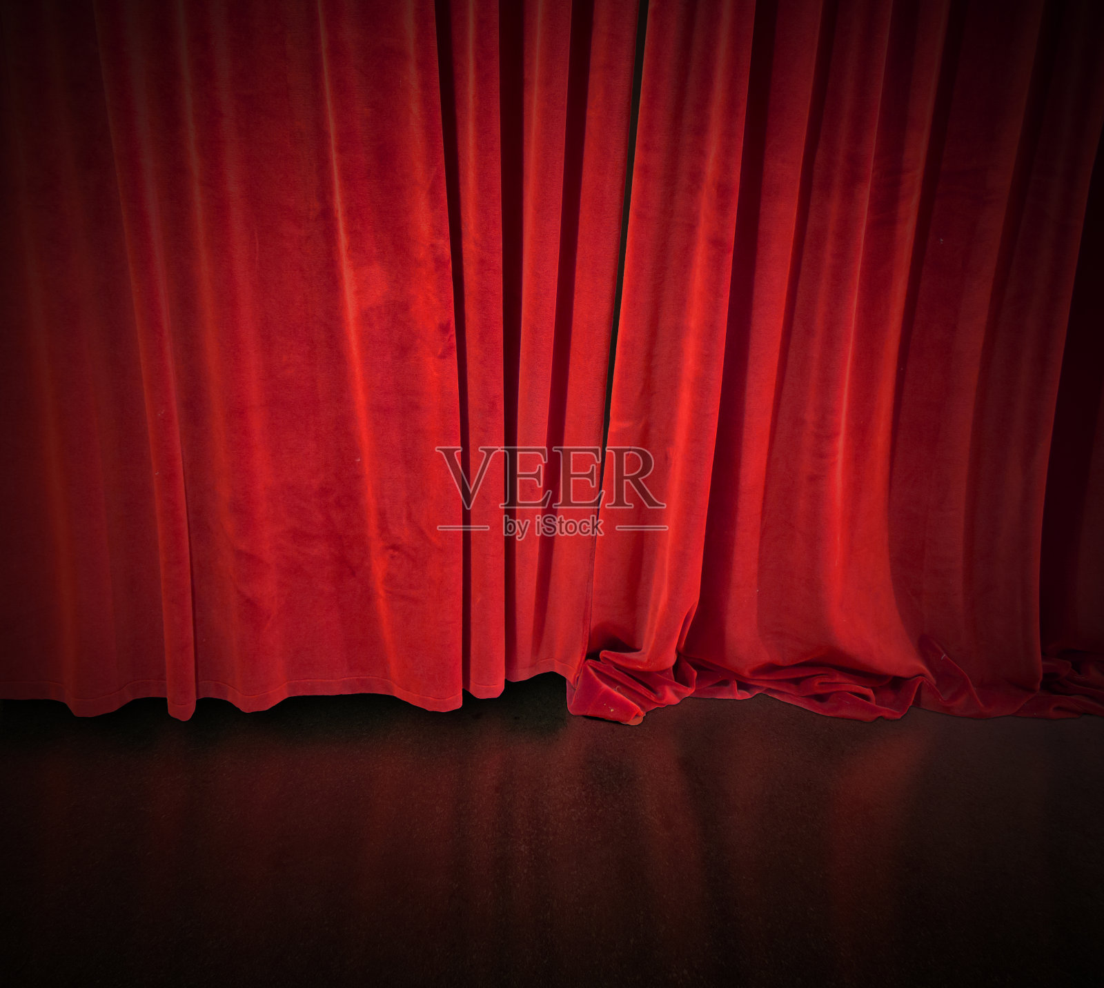 红色的窗帘照片摄影图片