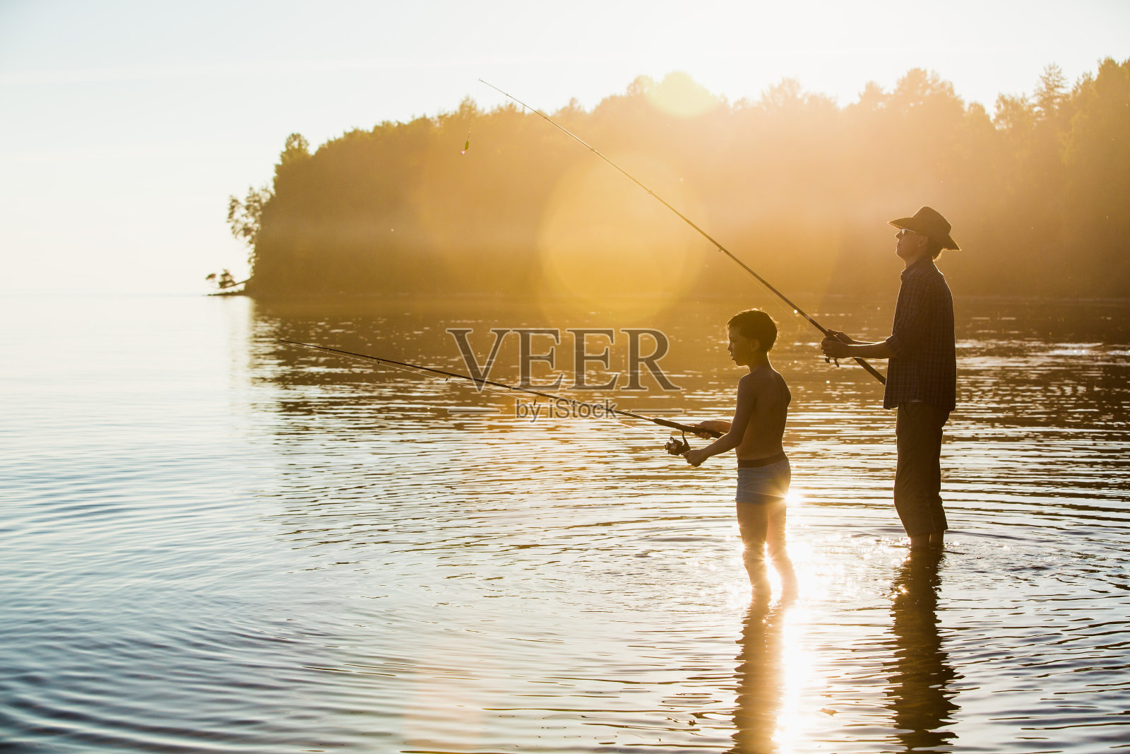 渔夫和儿子照片摄影图片