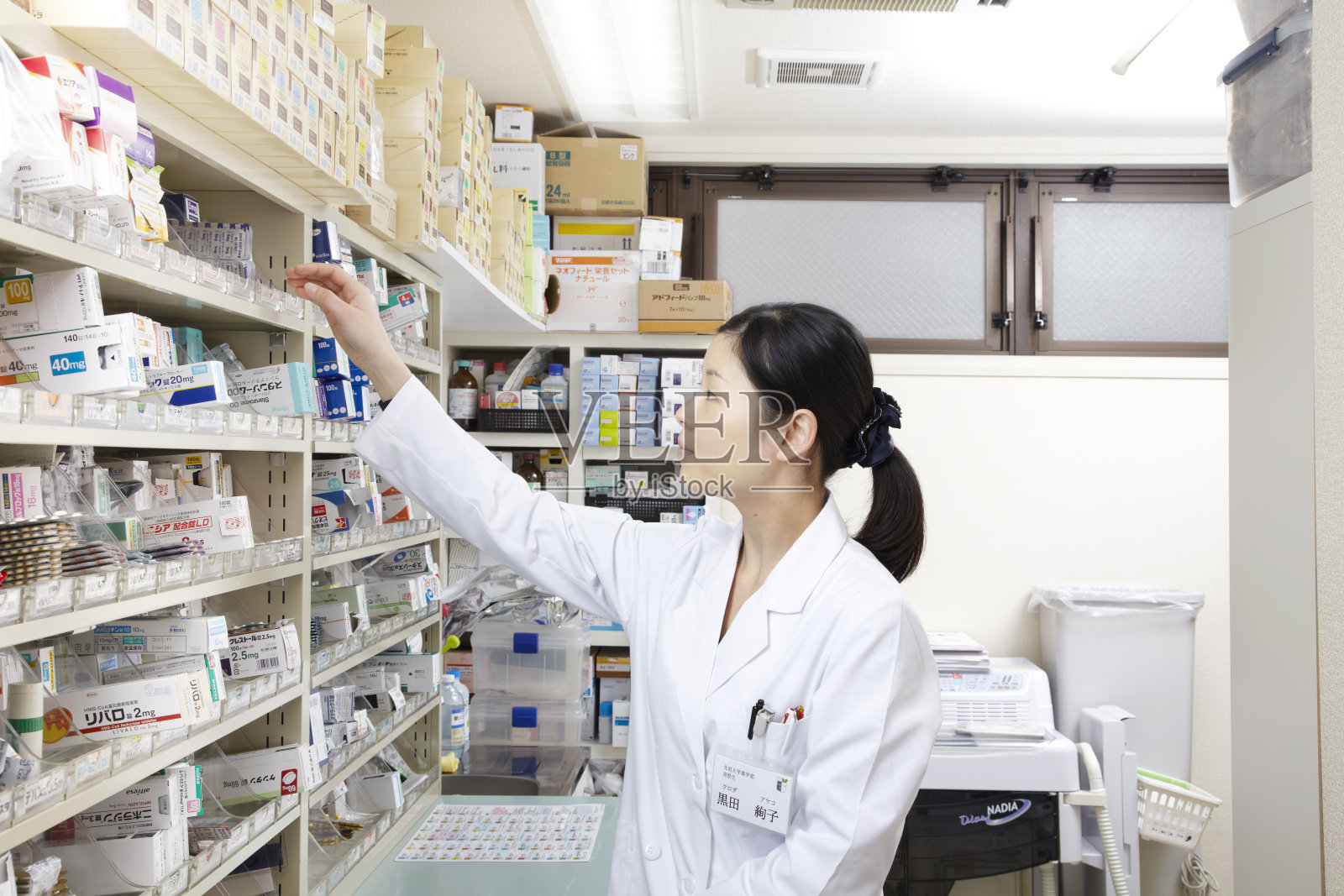 药剂师的日本女性照片摄影图片