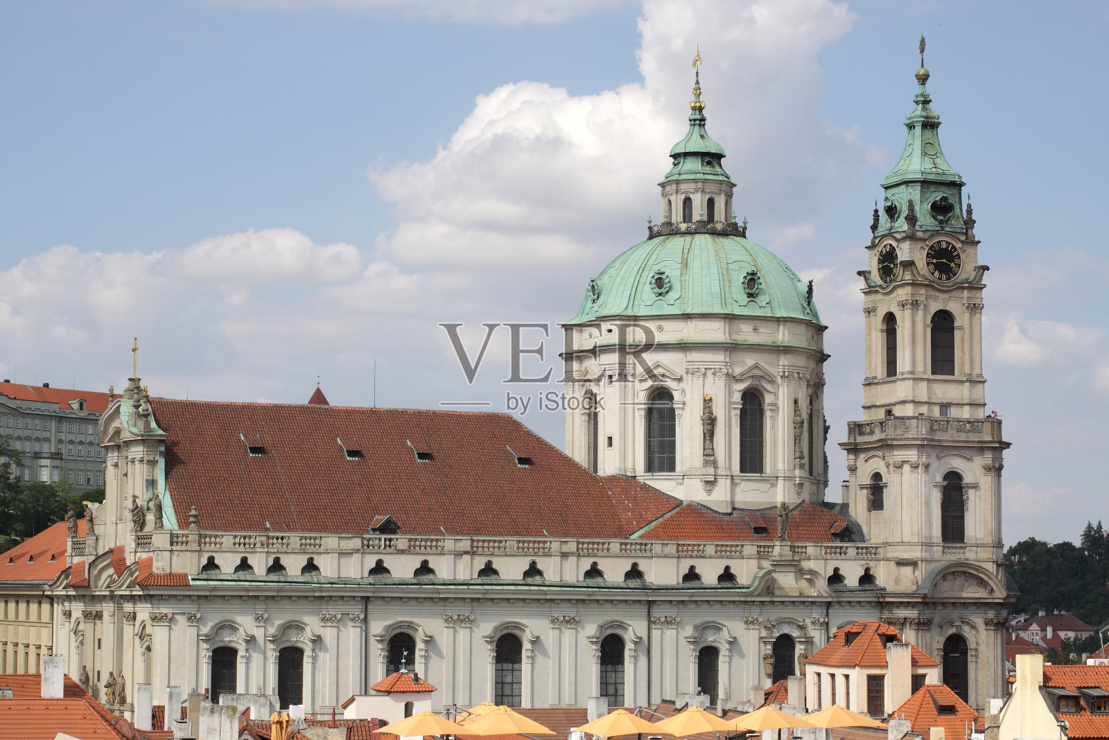 欧洲布拉格的巴洛克圣尼古拉斯教堂照片摄影图片