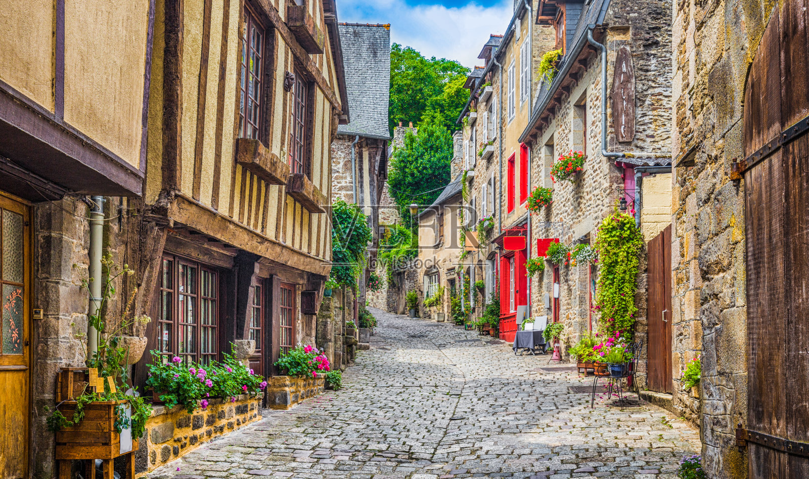 欧洲一个古老小镇的美丽小巷照片摄影图片