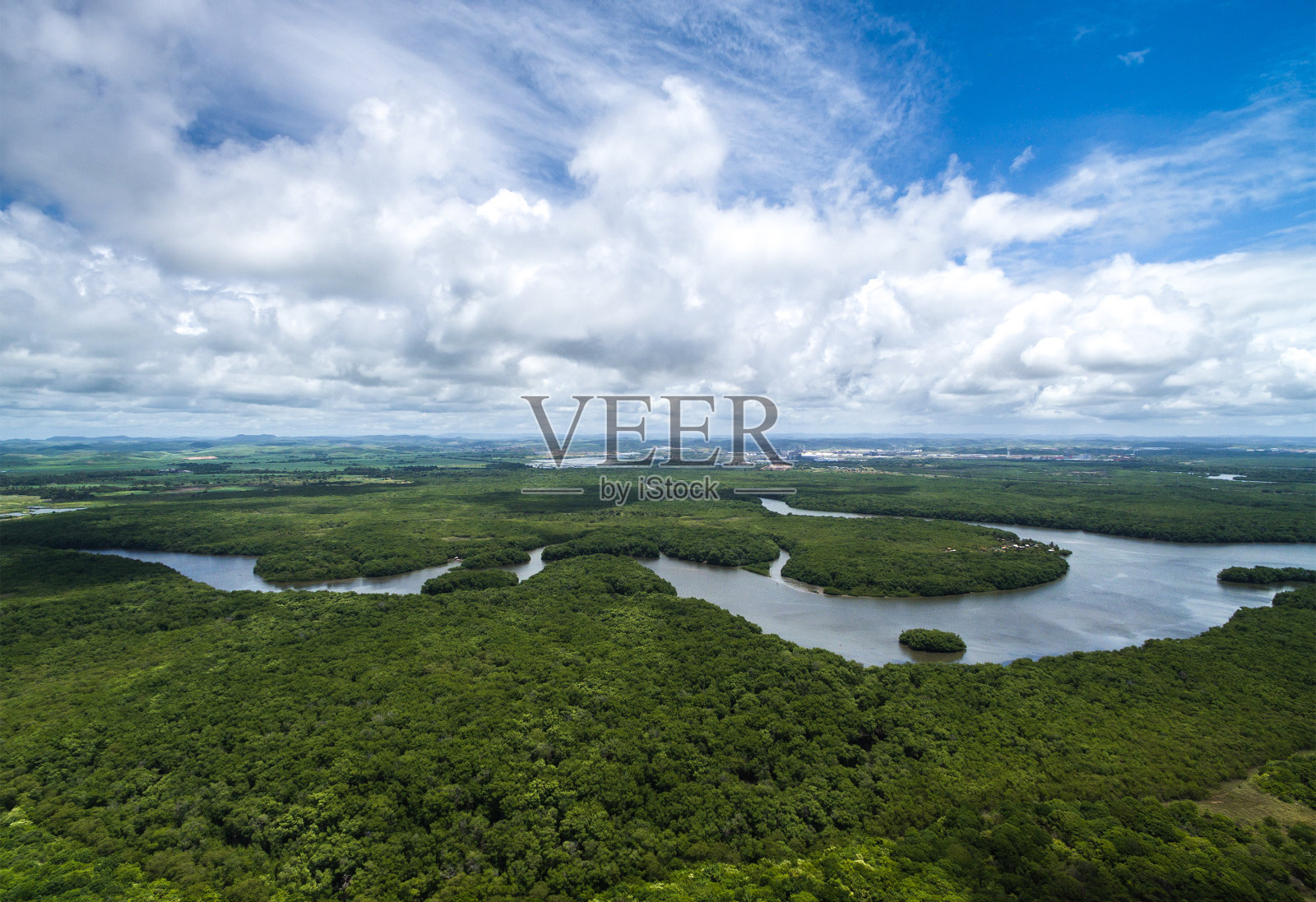 航空拍摄的亚马逊雨林在巴西，南美照片摄影图片