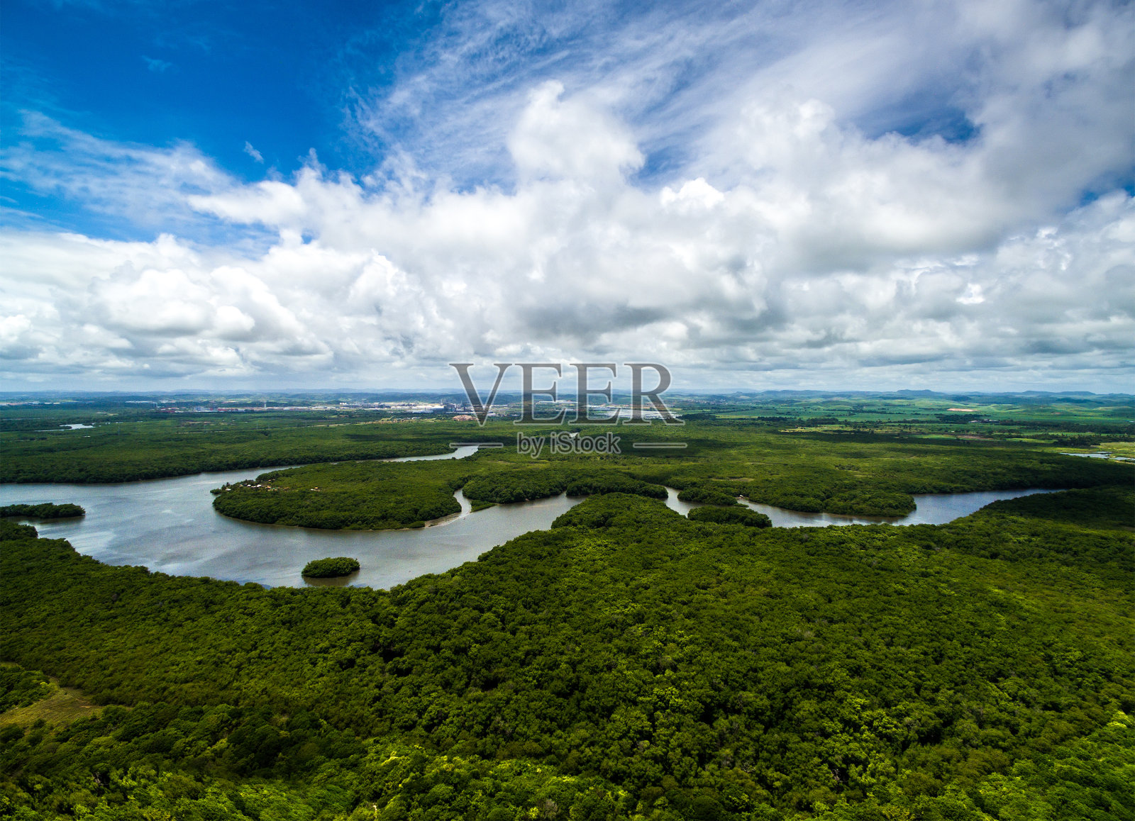 航空拍摄的亚马逊雨林在巴西，南美照片摄影图片