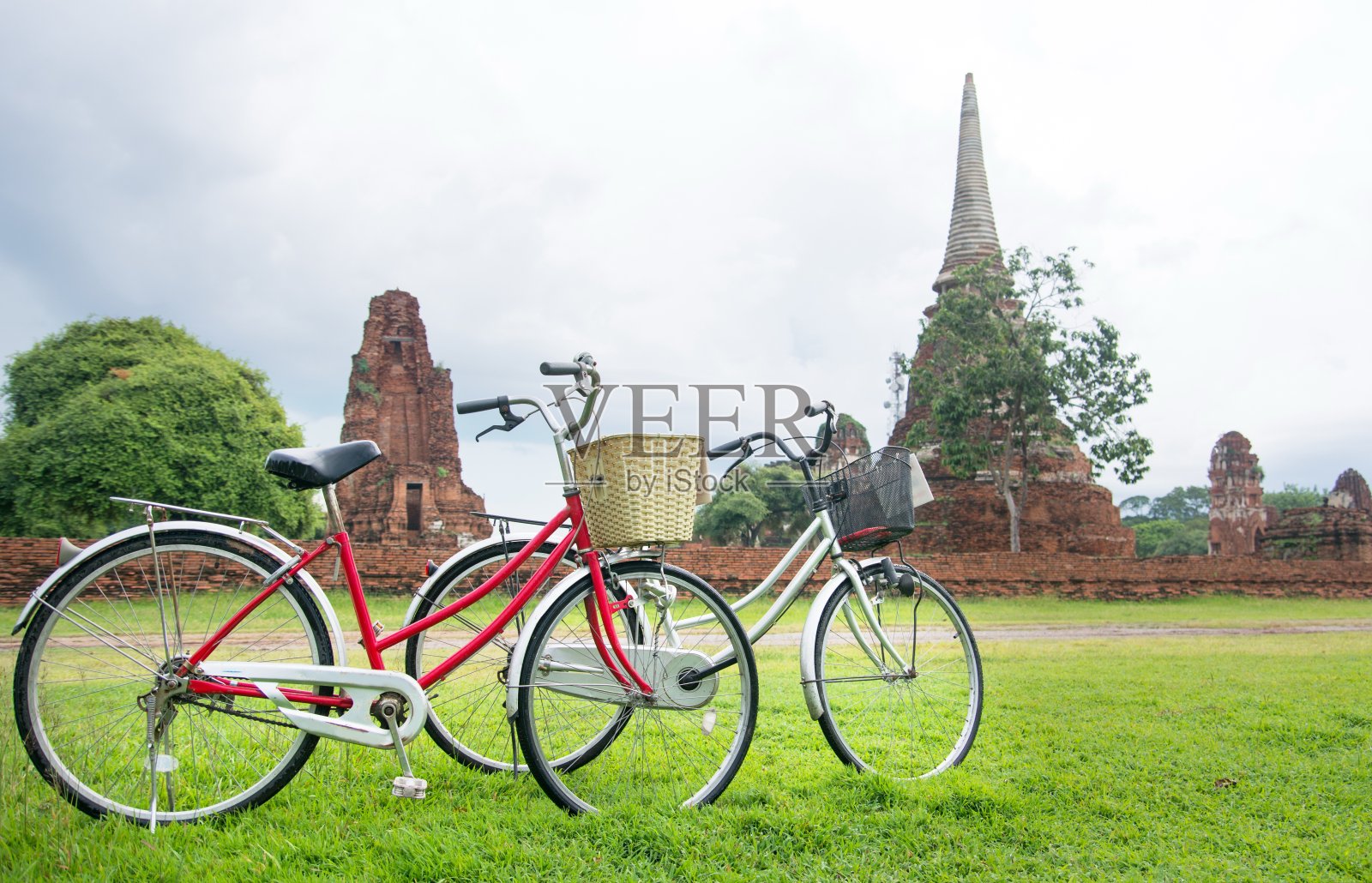 泰国大城府遗址自行车之旅照片摄影图片