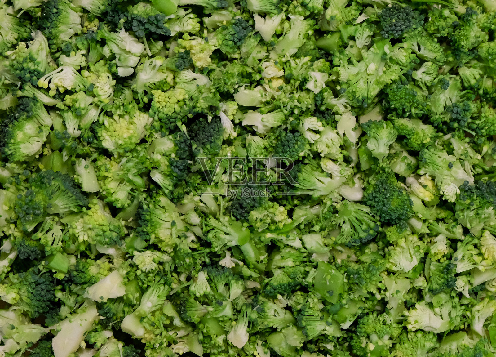 食物背景图案-新鲜生花椰菜切片，准备烹调-生物健康绿色食品理念照片摄影图片