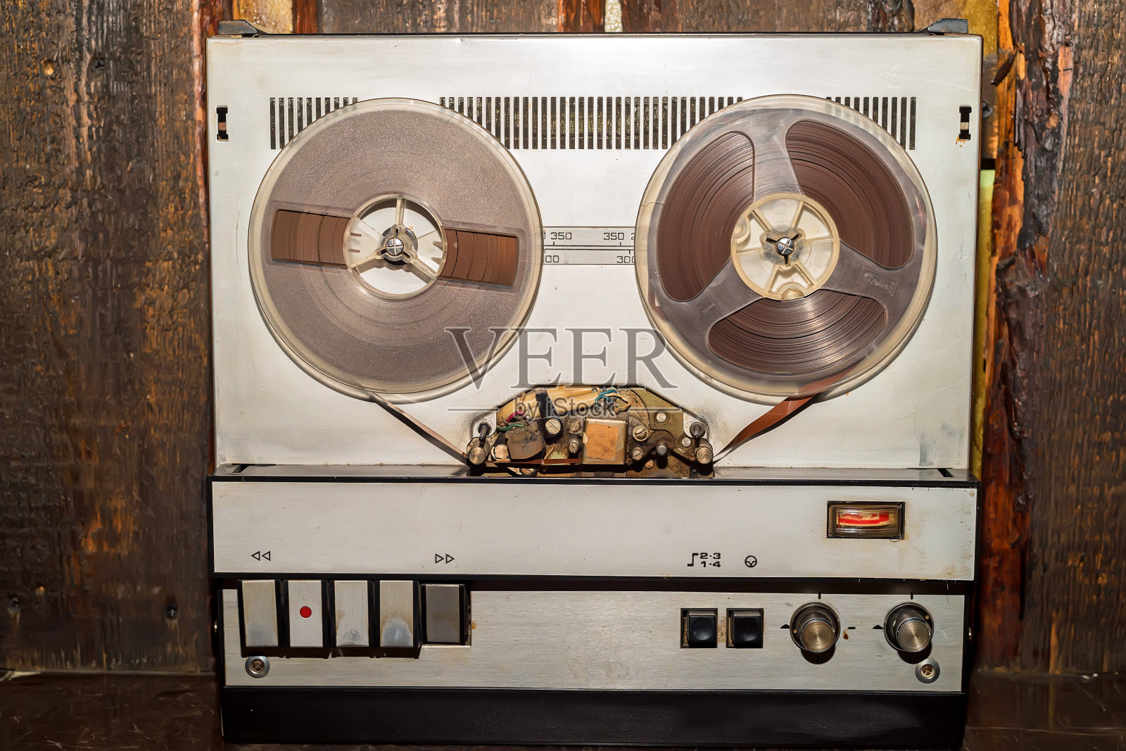 老式磁带录音机照片摄影图片