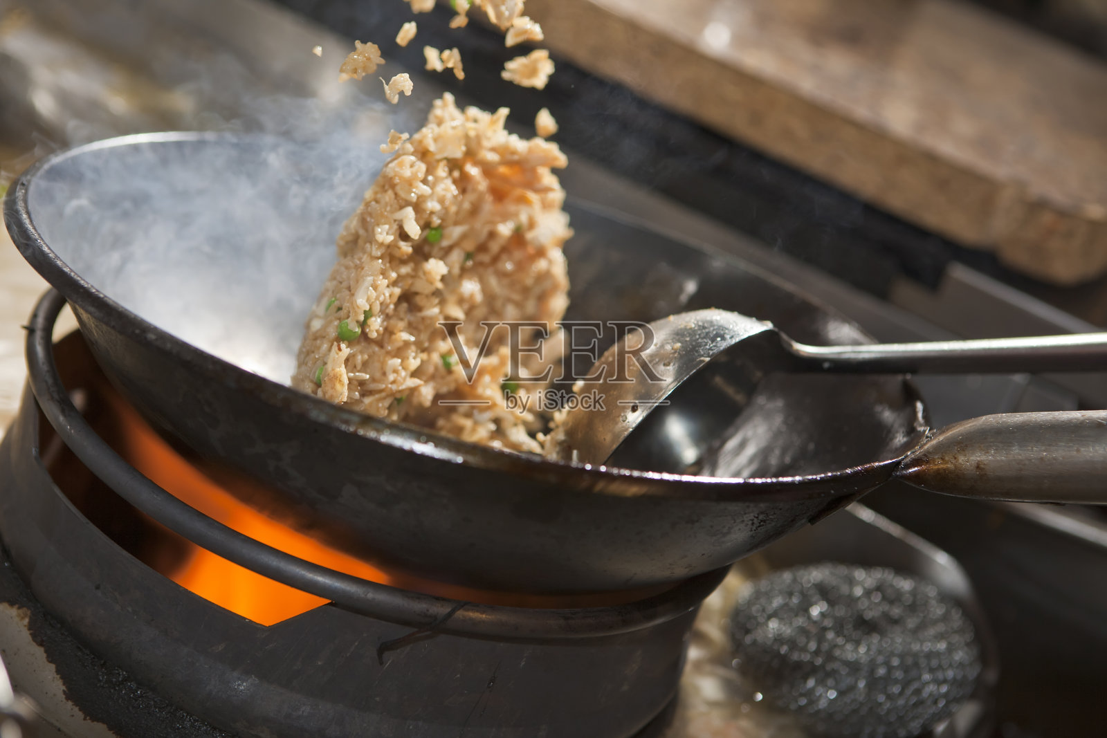 特写的亚洲炒菜烹饪在一个锅照片摄影图片