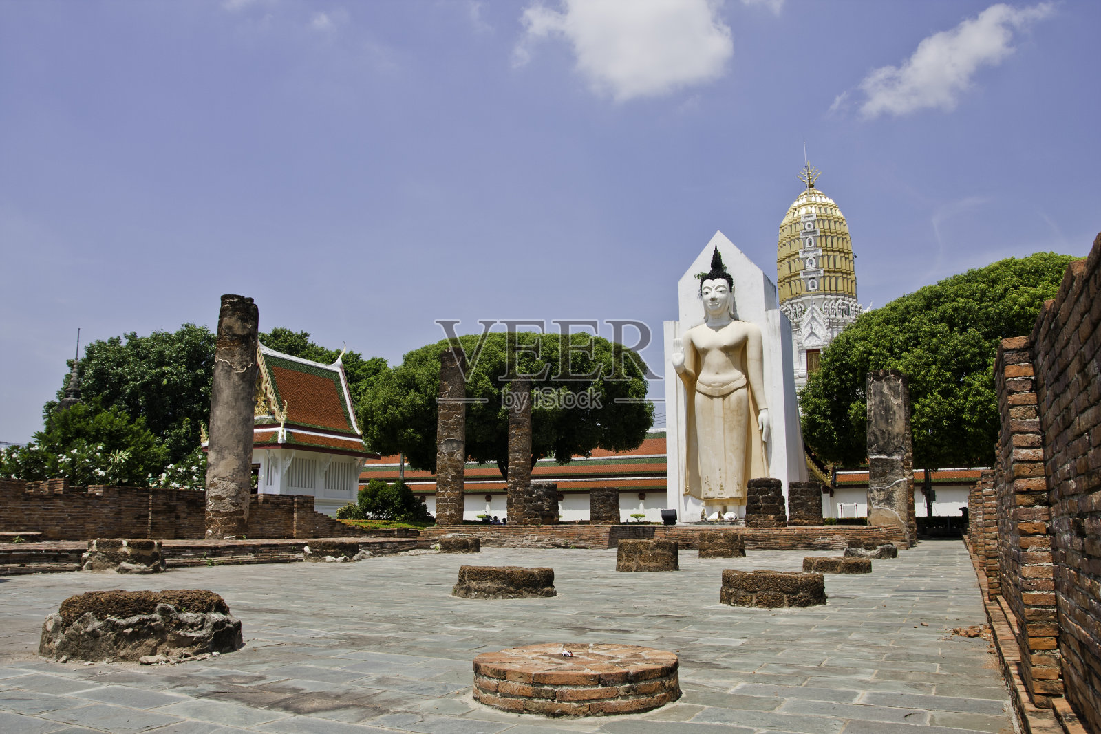 佛寺寺里拉塔那玛哈寺，彭世禄-泰国。照片摄影图片
